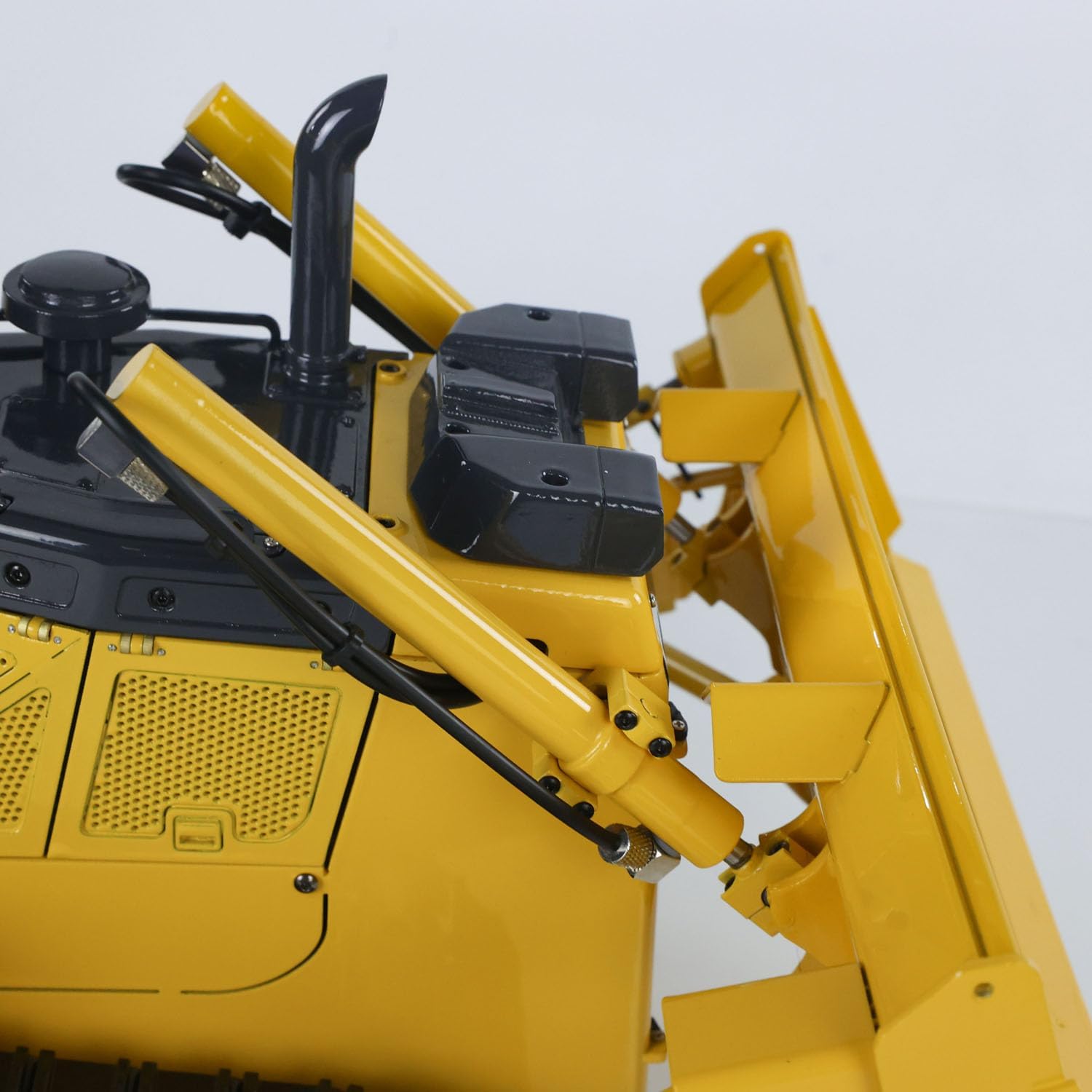 1/12 RC Metal Hydraulic Bulldozer D65EX Radio Controlled Heavy Machine Model Construction Car Light Sound System I6S Hobby Grade Model