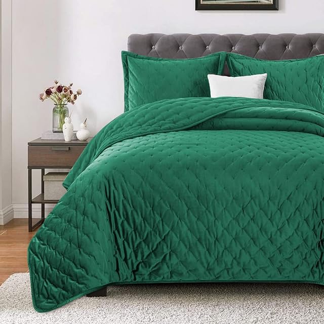 Yorkshire Bedding Green Bedspread King Size Bed Throw Emerald Crushed Velvet Bedding Bedroom Decor Ultra Soft Quilted Comforter Set + 2 Pillow Cases