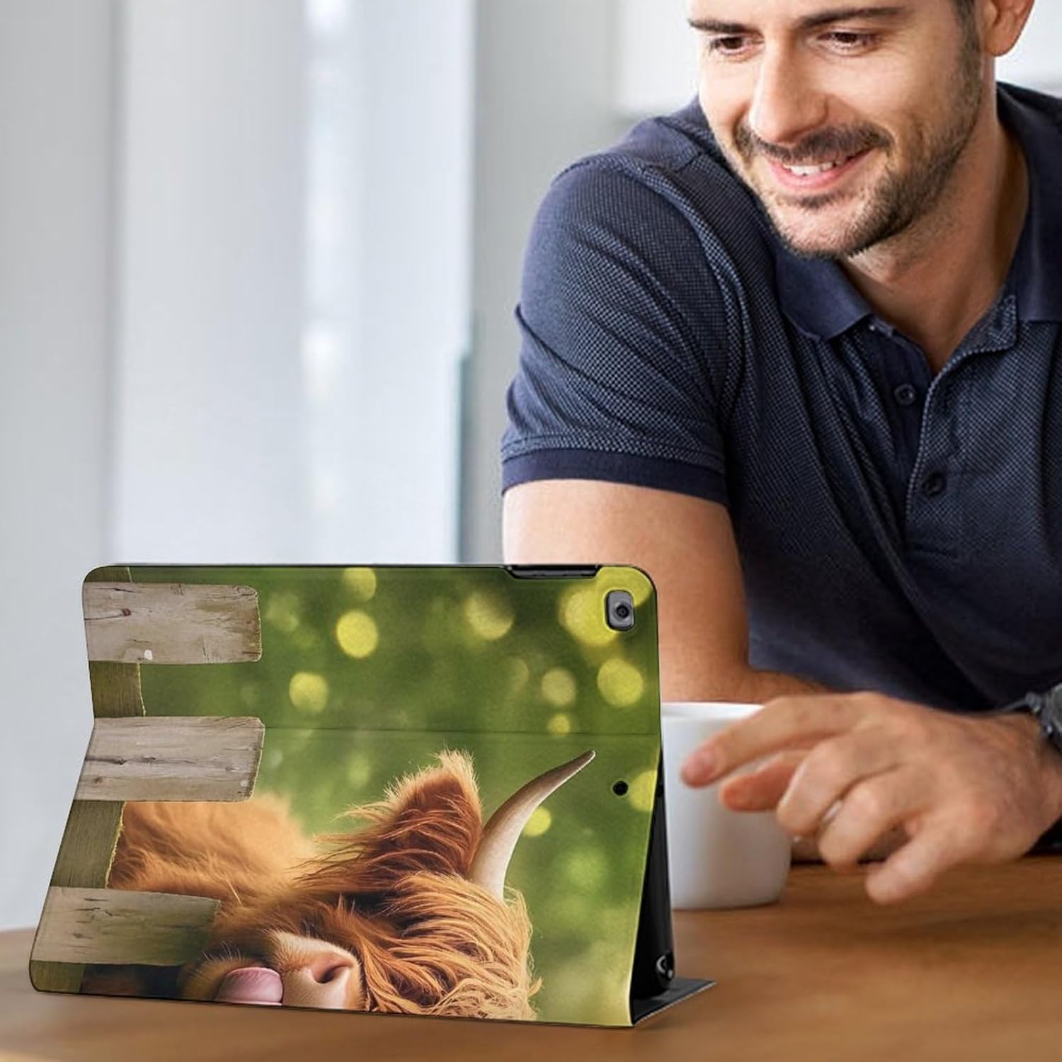 Highland Cow Slim Fit Tablet Case Protective Stand Cover Shell Compatible with ipad 2017/2018/Air1/Air2 (9.7in)