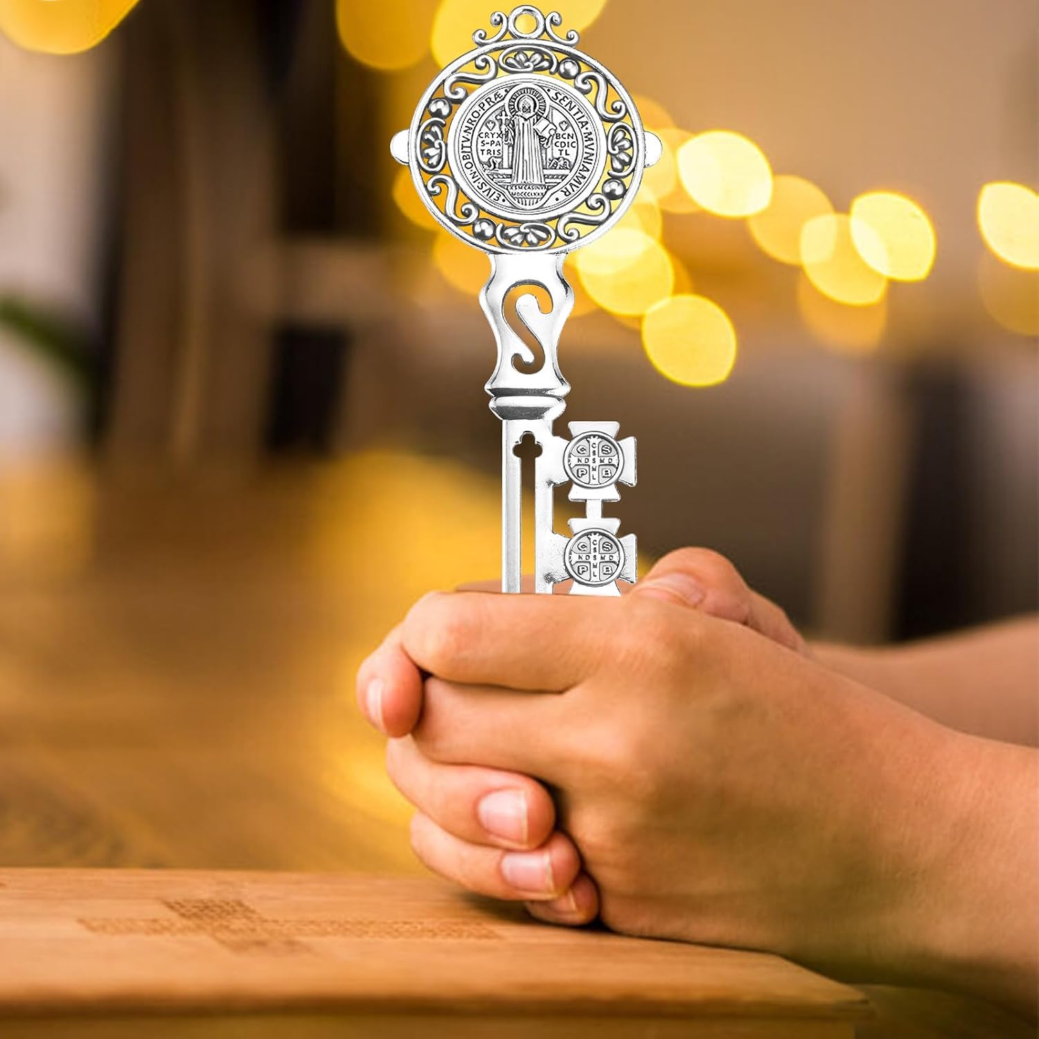 2Pcs Metal Medalla de San Benito Key Wall Pendant St Benedict Medals Key Statues for Catholic Home Decor Art Door Hanger House Blessing Protection (Tibetan Silver)