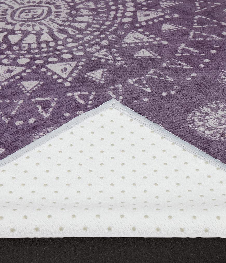 Manduka Yogitoes Toalla para Esterilla de Yoga, Ligera, Microfibra de Secado rápido, tecnología Antideslizante, Uso en Yoga Caliente, Vinyasa y Power, 180 cm, Morado Geija