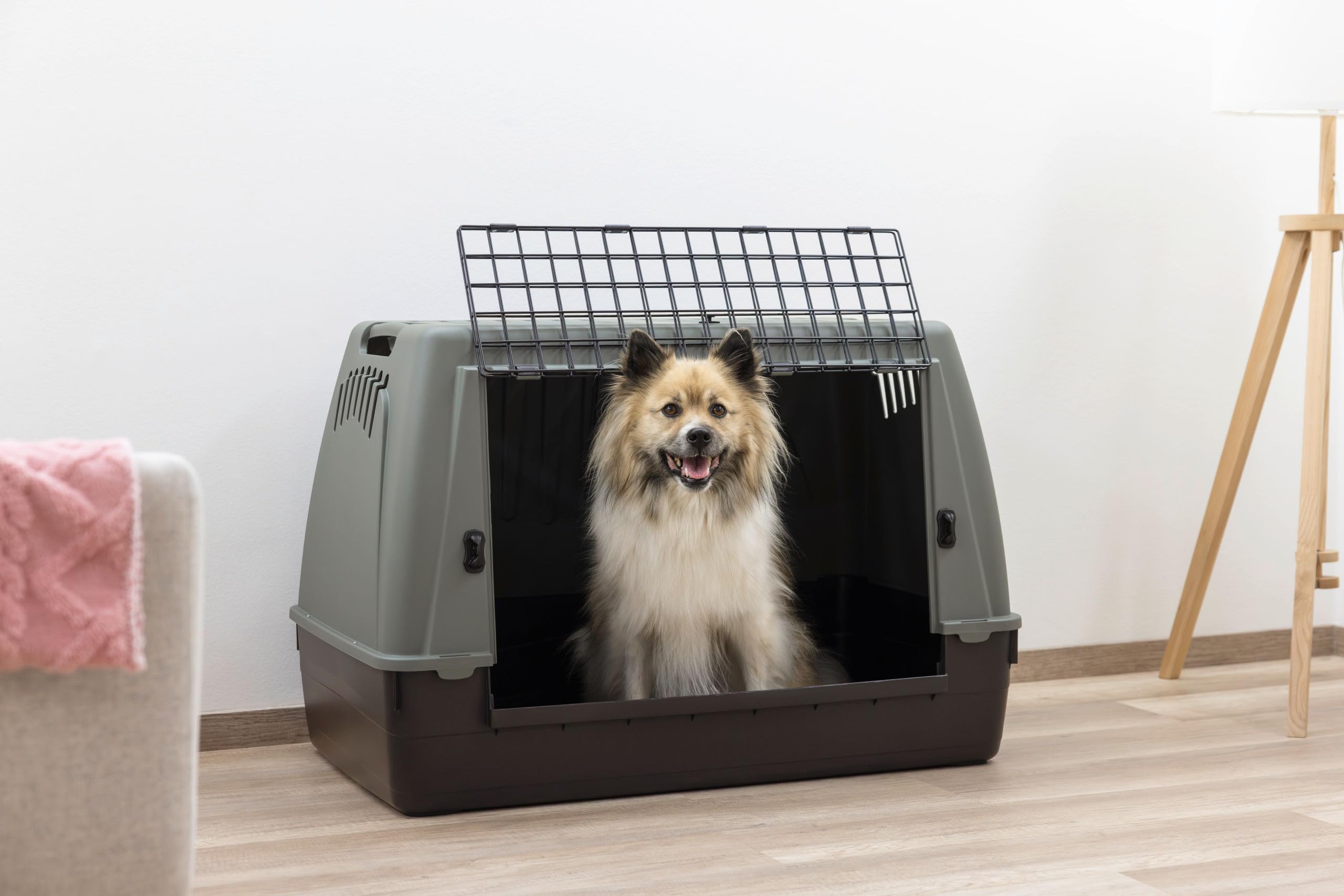Transportbox Bracco, Hundetransportbox, Hundebox, für große Hunde, recycelter Kunststoff, 100 x 60 x 65 cm, max. 35 kg, Kofferraum geeignet, seitliche Lüftung