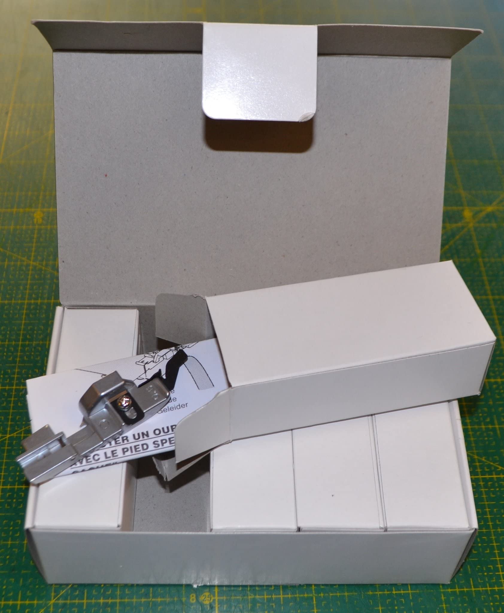 Overlocker - Kit di accessori per piedini, 5 piedini da cucito per Frister & Rossmann Overlockers / Sergers, realizzato per adattarsi 234DF / 2-3-4 DF, Knitlock, Epochlock 055D