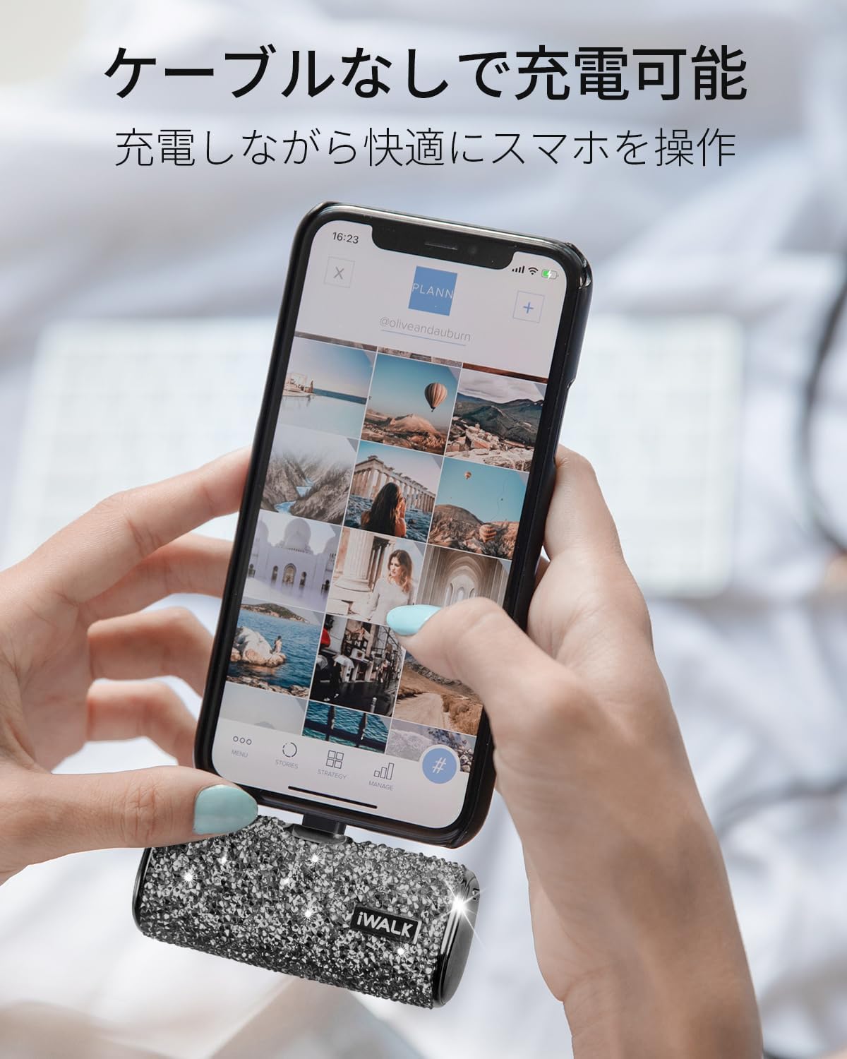 User holding a smartphone with the iWALK DBS4500C portable charger attached, demonstrating cable-free charging.