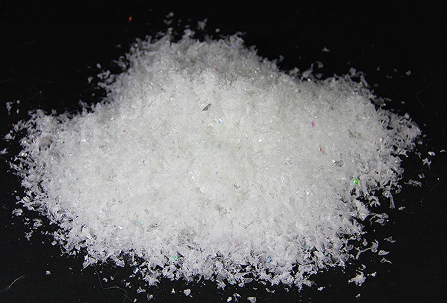 Buffalo Snow 1.75qts White Iridescent Artificial Powder Snow Flakes for Christmas Decorating