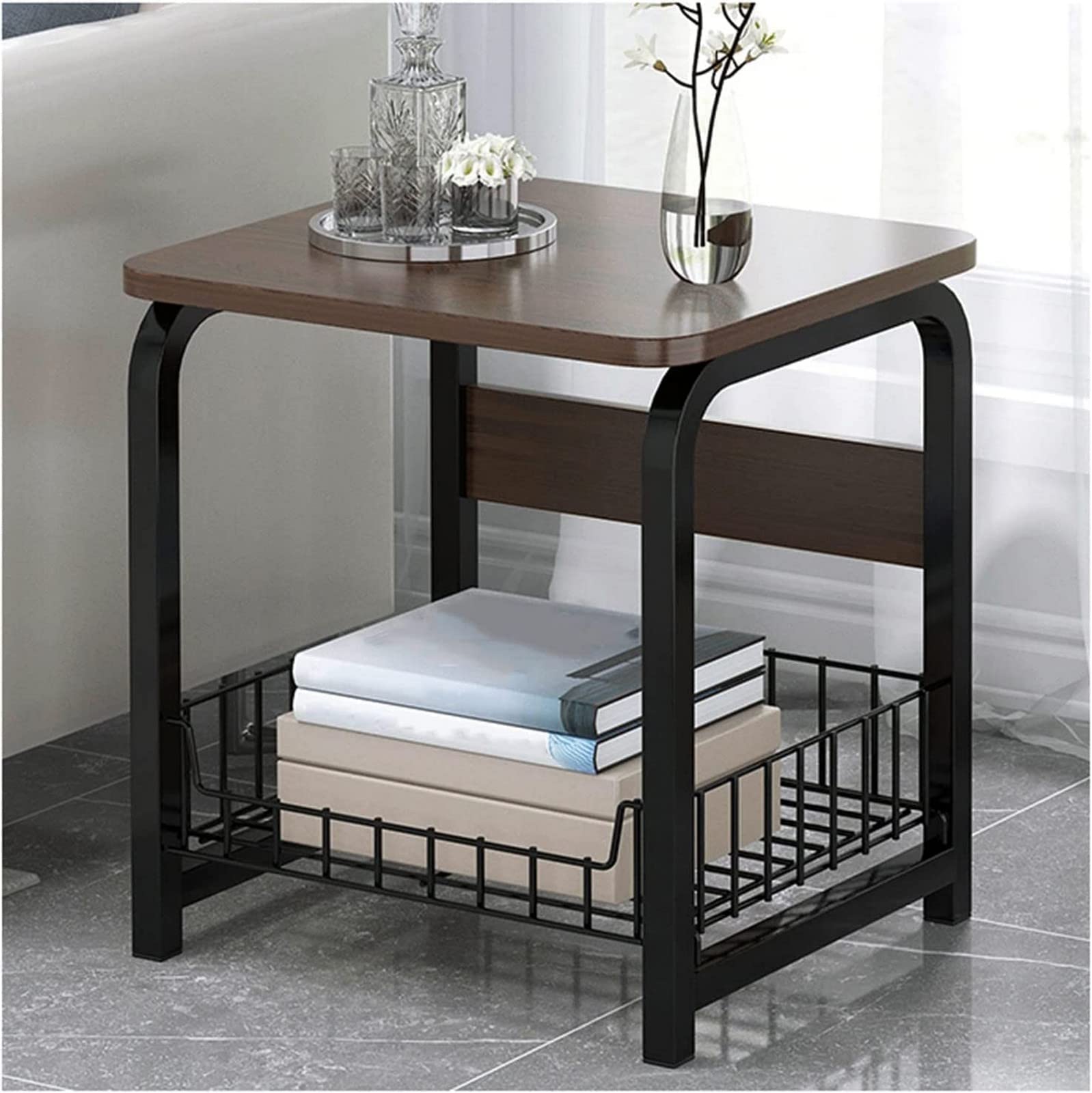 Table d'appoint de lit avec étagère pour optimiser les petits espaces