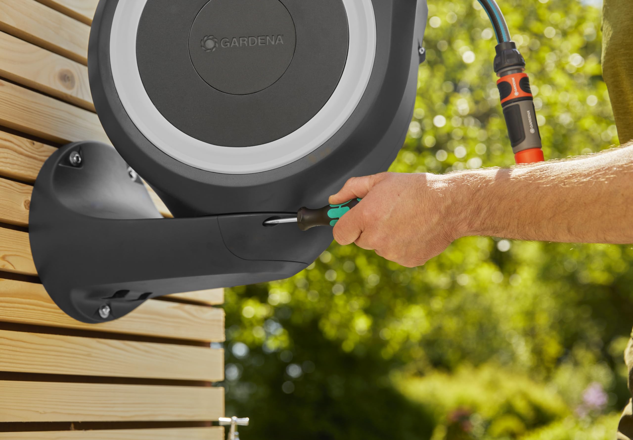 Amazon | GARDENA(ガルデナ) 壁掛け式 自動巻取りホースボックス