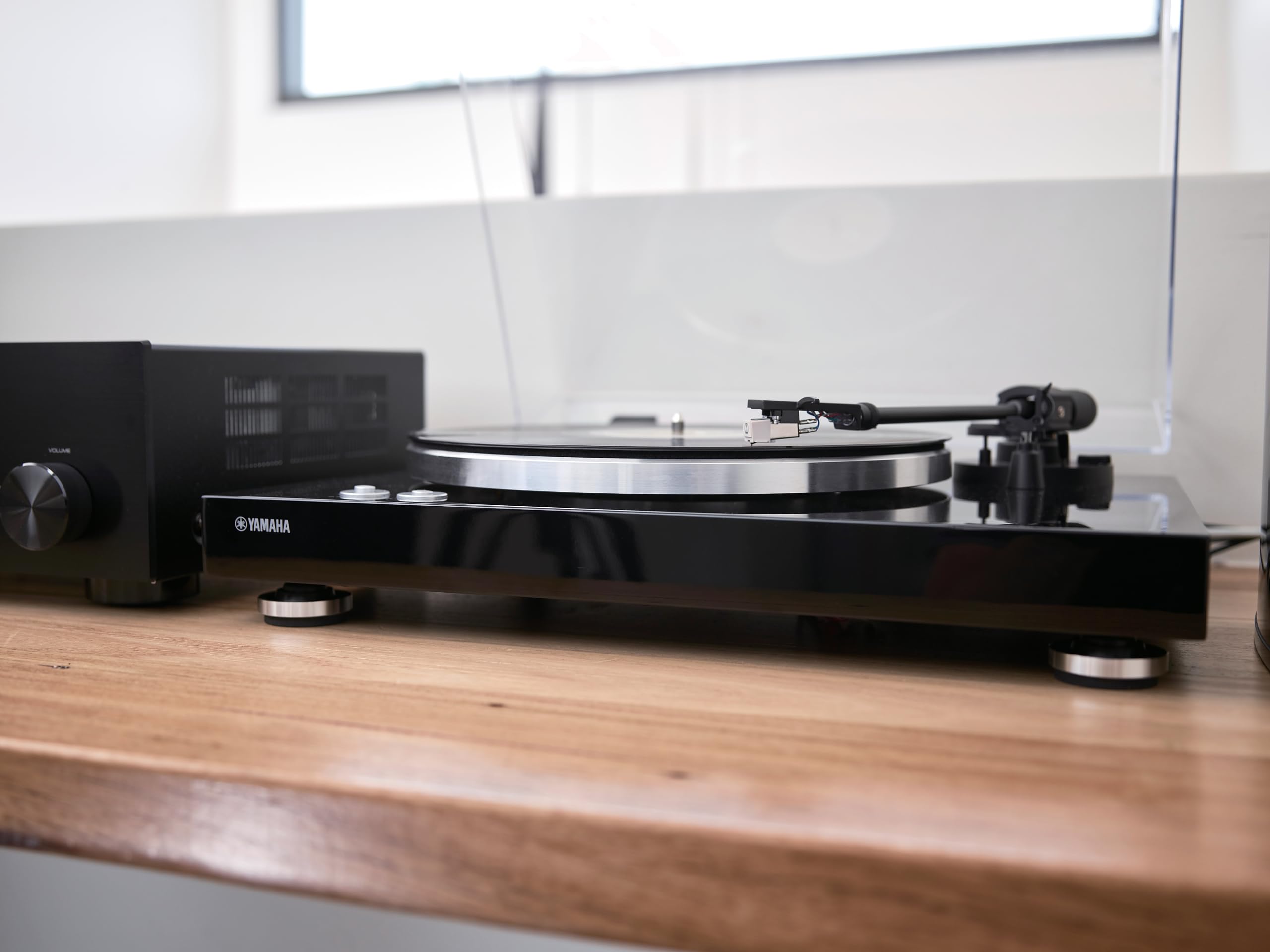 Yamaha TT-S303 Giradischi Tradizionale a Cinghia, Preamplificatore Incorporato, Uscita Phono e di Linea, Nero