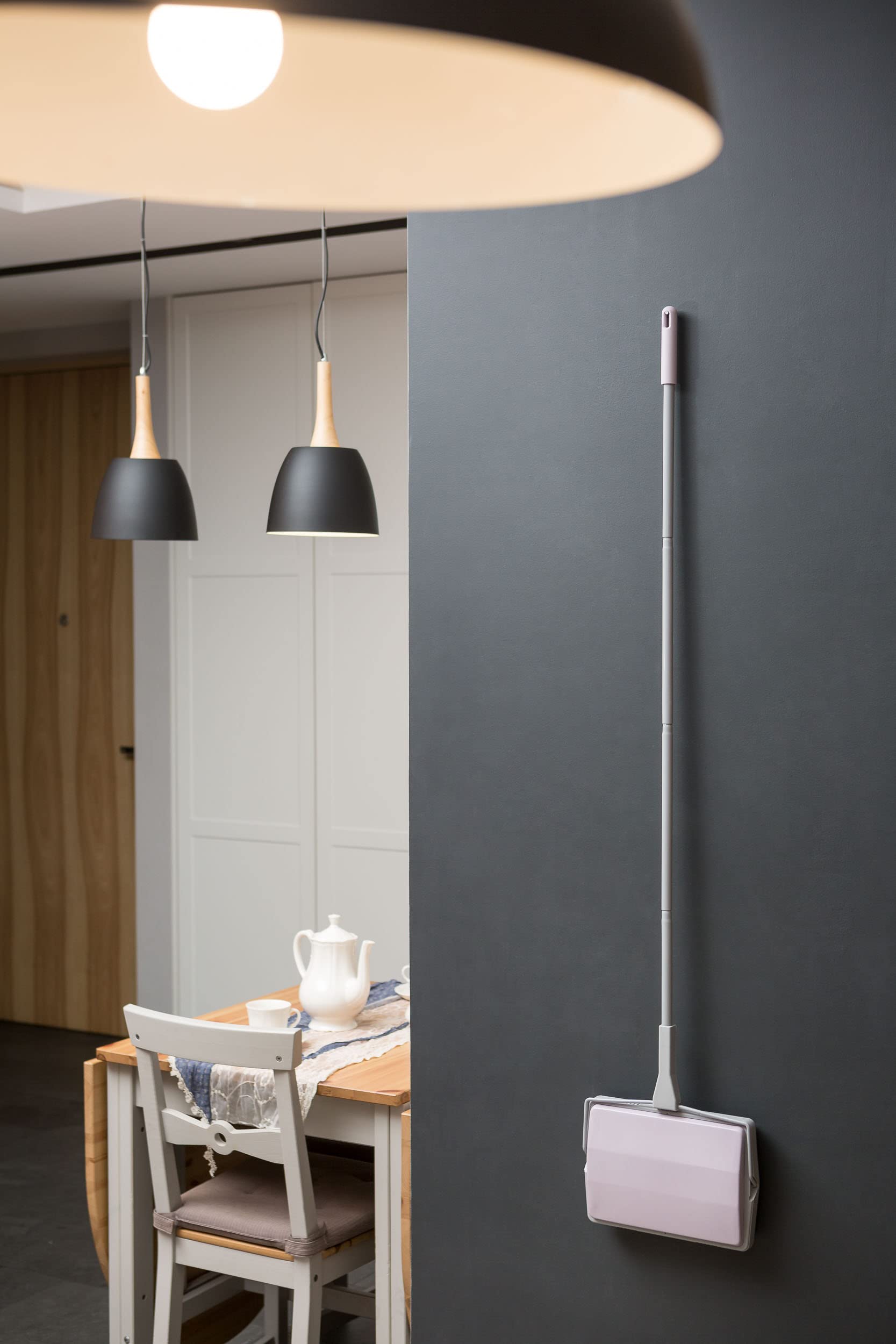 York Miotła mechaniczna wycieczka Miotła do zbierania zabrudzeń Sweep Manual Sweeper Zamiatarka ręczna Mop do dywanów na czterech kołach miękki cienki i kompaktowy szaro-różowy