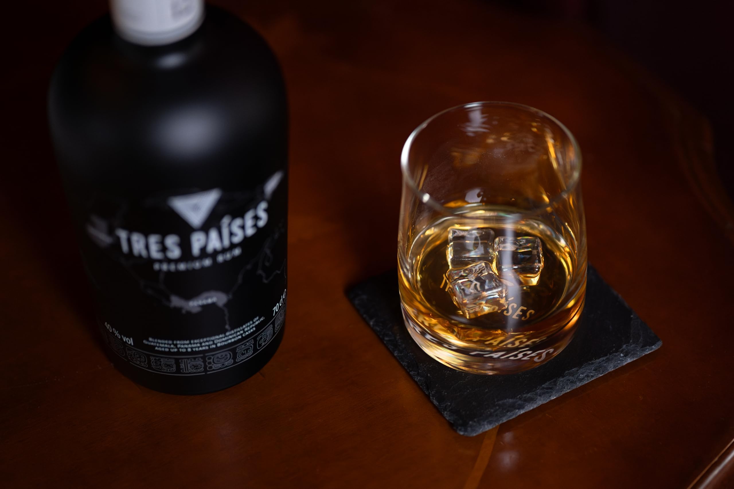TRES PAÍSES | Premium Rum | Einmaliger Geschmack der Karibik | Guatemala, Panama & Dominikanische Republik | Aromen von Vanille, Schokolade & Frucht | Lagerung in Ex-Bourbon-Fässern | 40% Vol. | 0,7L