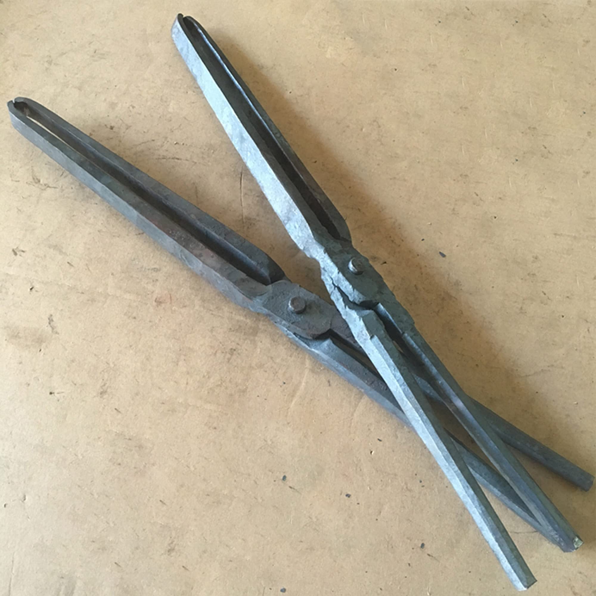 Tenaza de forja Pinzas de herrero Pinzas de herrero de punta plana 40cm 0.82kg Tenaza de forja para la fabricación de cuchillos Ingeniero Herrero Forja Yunque