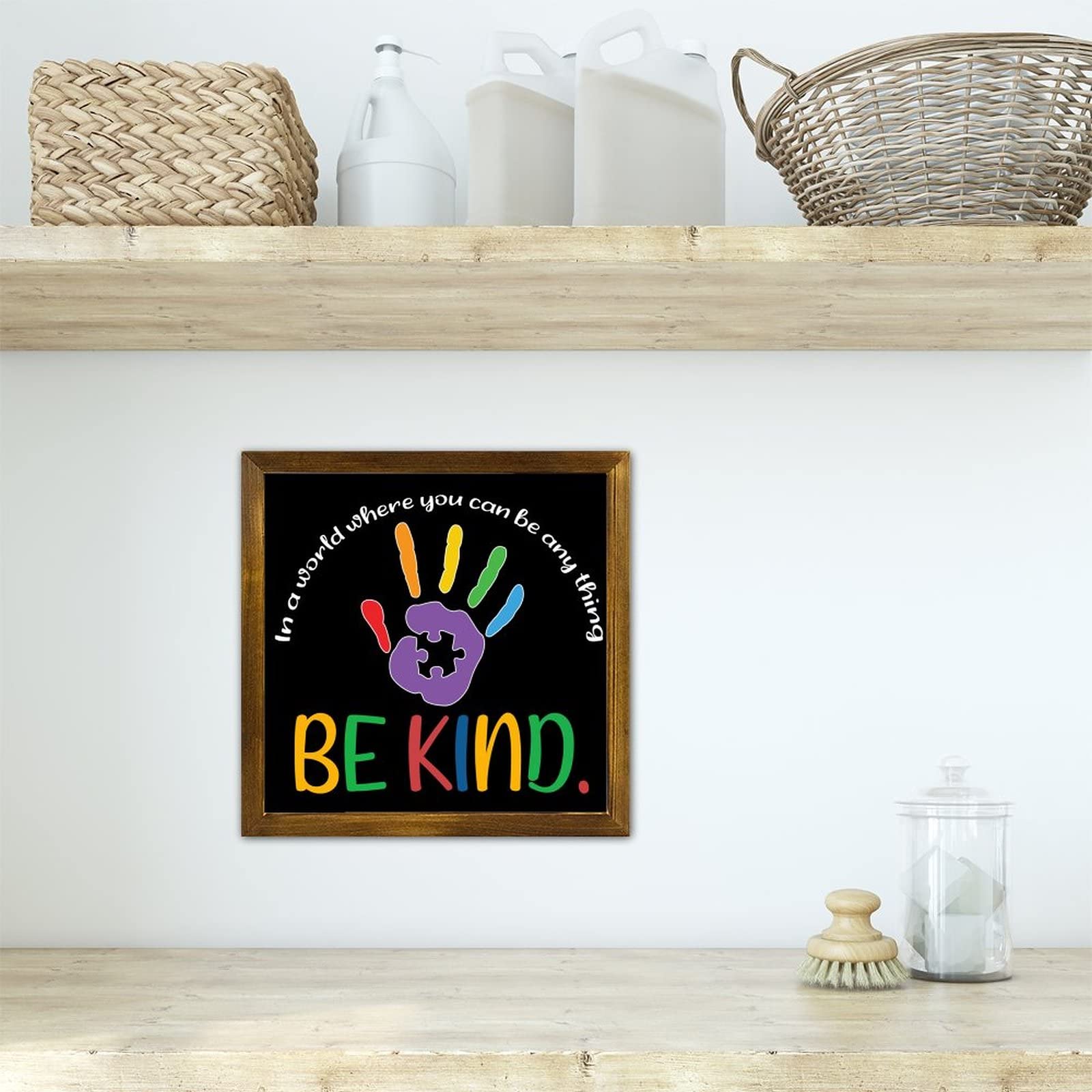 Targa Decorativa In Legno Per Porta/Parete - Consapevolezza Autismo - Scritta "In Questa Casa Facciamo..." - 30x15 Cm
