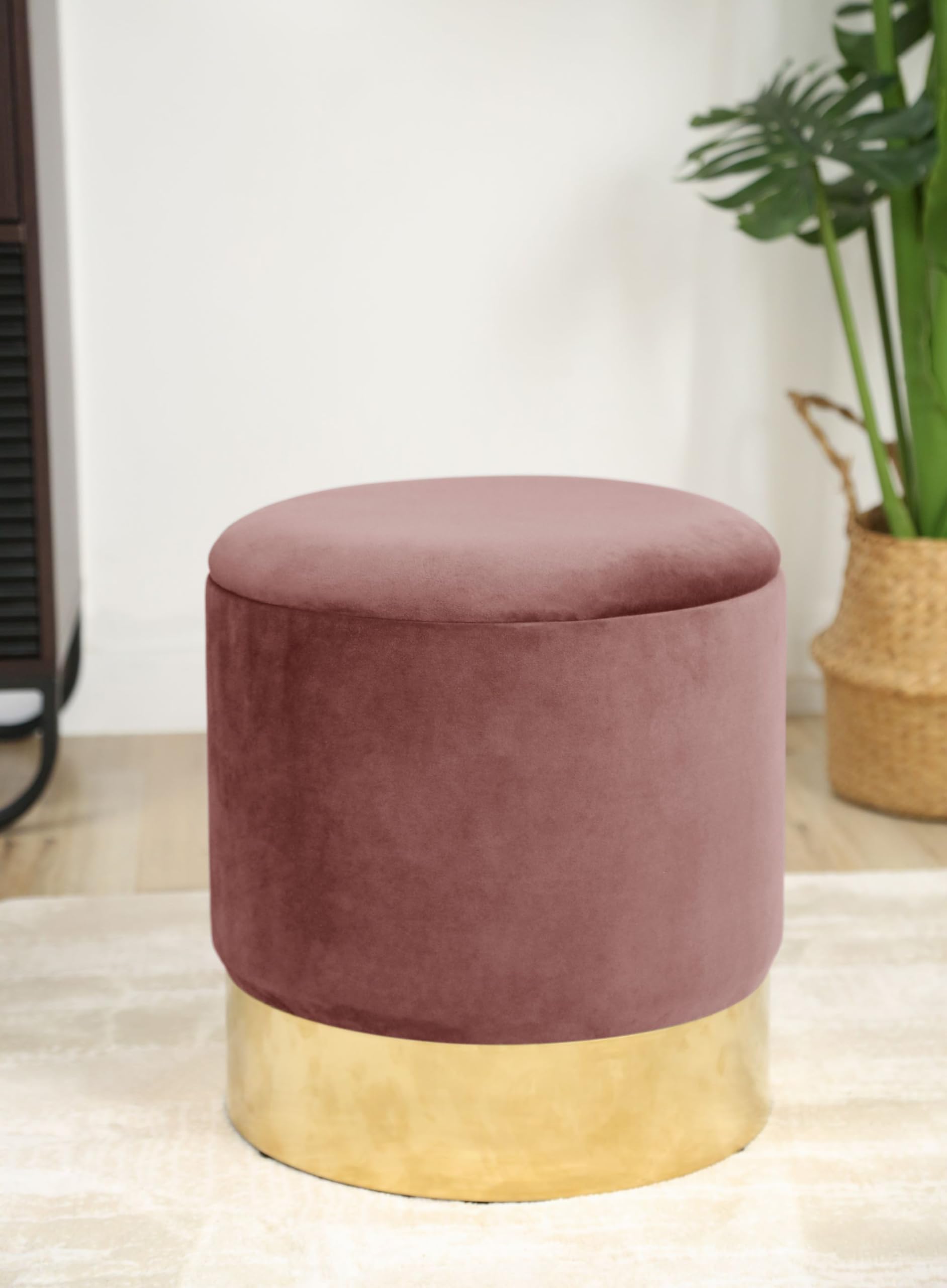 Ronde poef in velvet stof aangenaam klein voetenbank goud kleurige velours - Toro Interior Design - Exclusief interieur in Maastricht