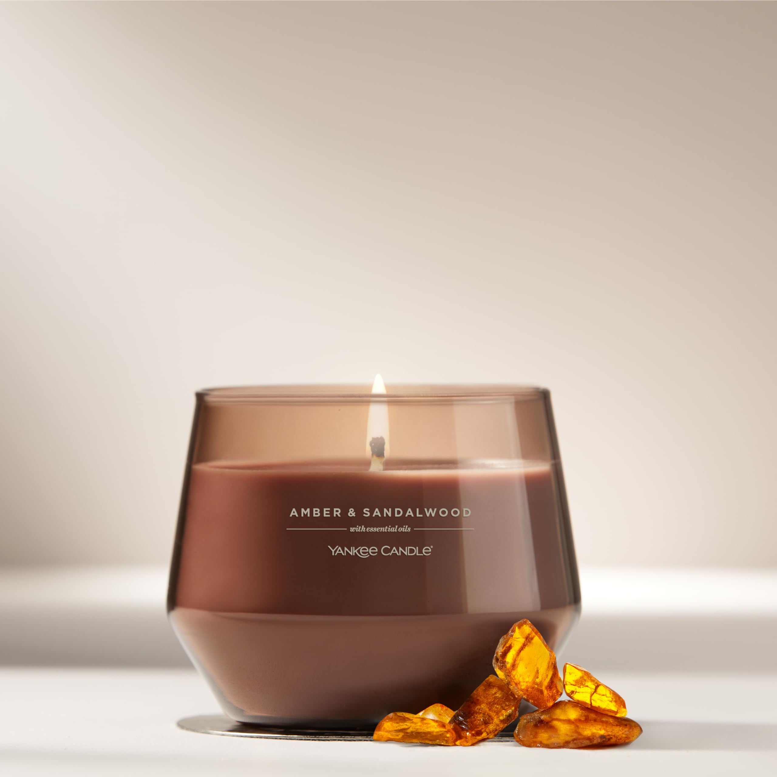 Candele profumate Studio di Yankee Candle |media Amber & Sandalwood |di lunga durata: 40-65 ore| Elegante design in vetro | Regalo perfetto per le donne, per le mamme,di nozze e altro ancora