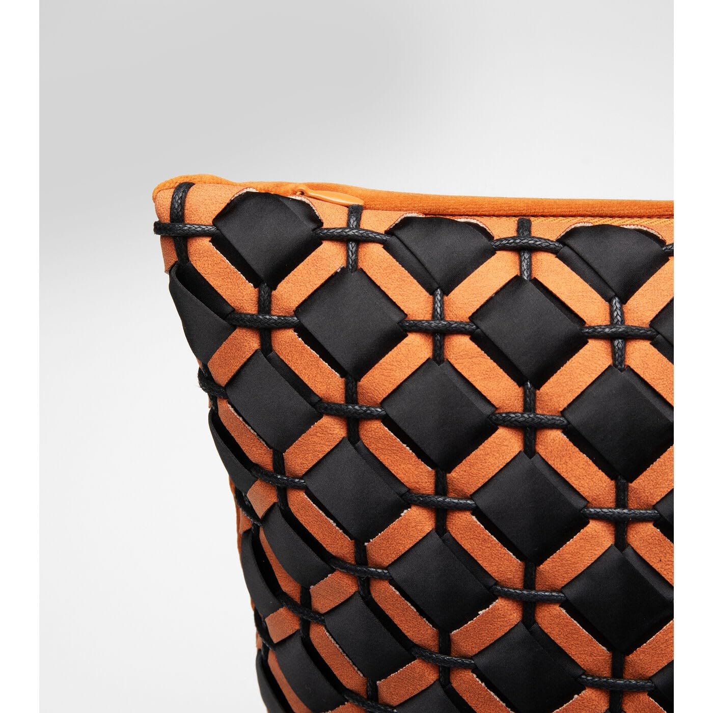 Kare Design Kissen Mina, Orange/Schwarz, Abnehmbarer Bezug mit Reisverschluss, mit Füllung, Dekokissen, Zierkissen, Wohnaccessoire, Bezug in Samtoptik, 45x45 cm (H/B)