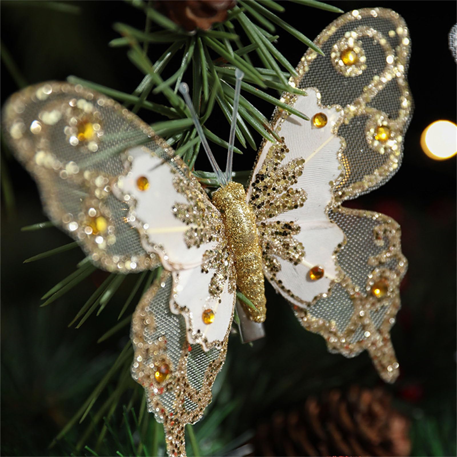 Farfalle Natalizie Per Albero Bellissimo Albero Di Natale Bianco Con  Ornamenti · Creative Fabrica Farfalla Per Albero Di Natale, image size:1600x1600