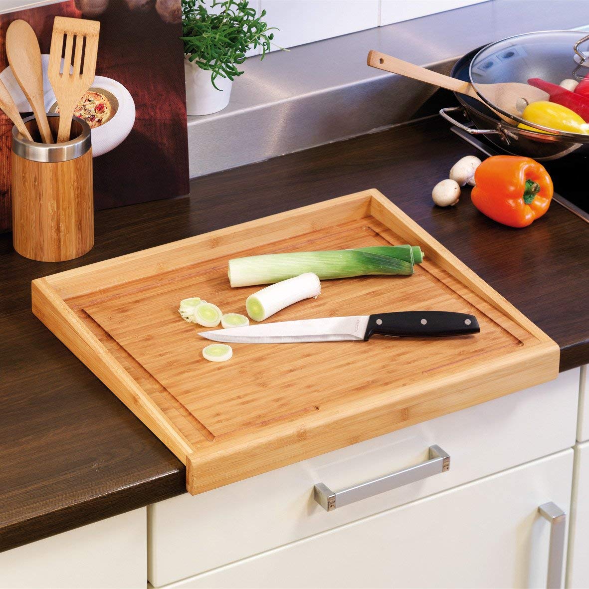 Zeller 25320 - Tabla de Cortar con surco y Bordes, 50 x 40 x 4.5 centímetros, Madera de bambú