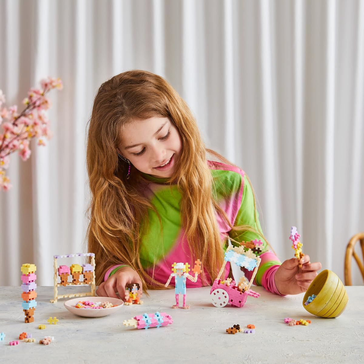 PLUS PLUS Building Blocks Toy, Learn to Build Ice Cream Toy, Includes 275 Pcs Pastel, 2 Wheels and Guidebook - Image 4
