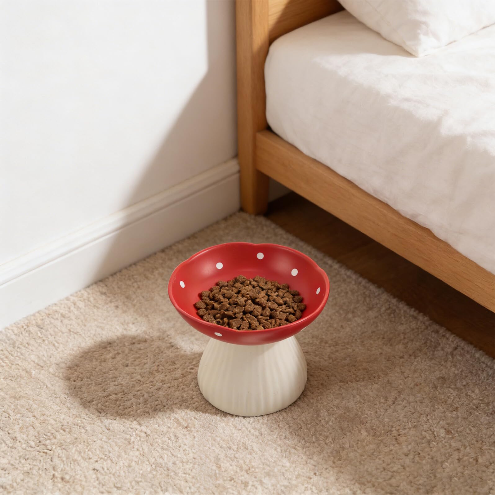 Ciotola Rialzata per Gatti e Cani in Ceramica a Forma di Fungo Rossa, Piatto Profondo Antiriflusso Base Antiscivolo, Alimentazione Ergonomica per Cuccioli e Animali Domestici