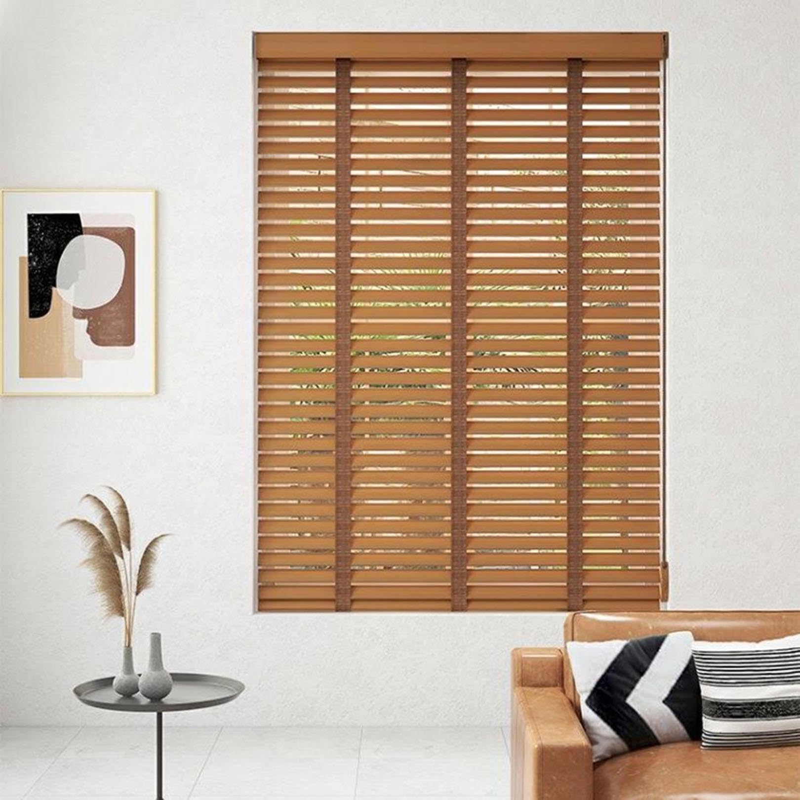 Persianas horizontales para ventanas de salón: calidez y lamas opacas de madera