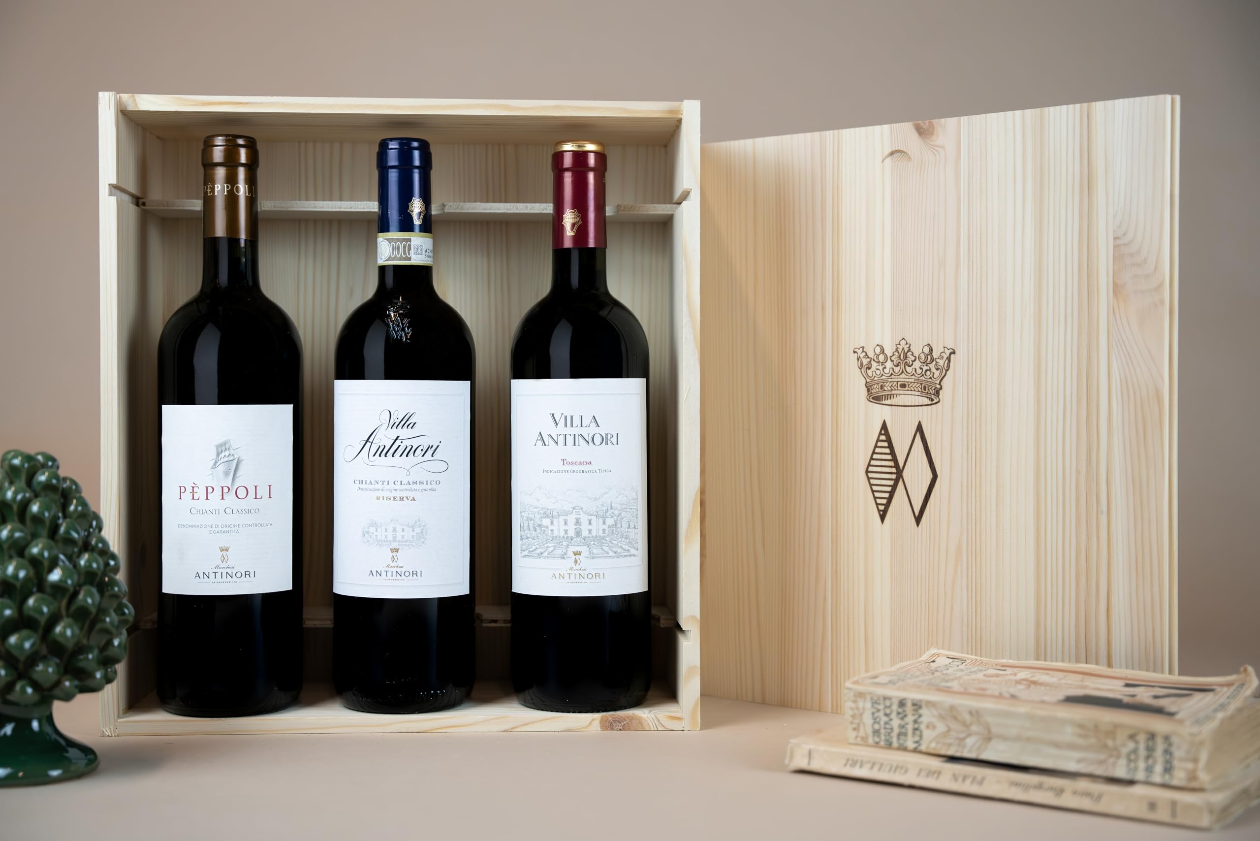 Marchesi Antinori, Cassetta in Legno "Antinori Nel Chianti Classico" da 3 Bottiglie: Pèppoli - Chianti Classico Riserva - Villa Rosso