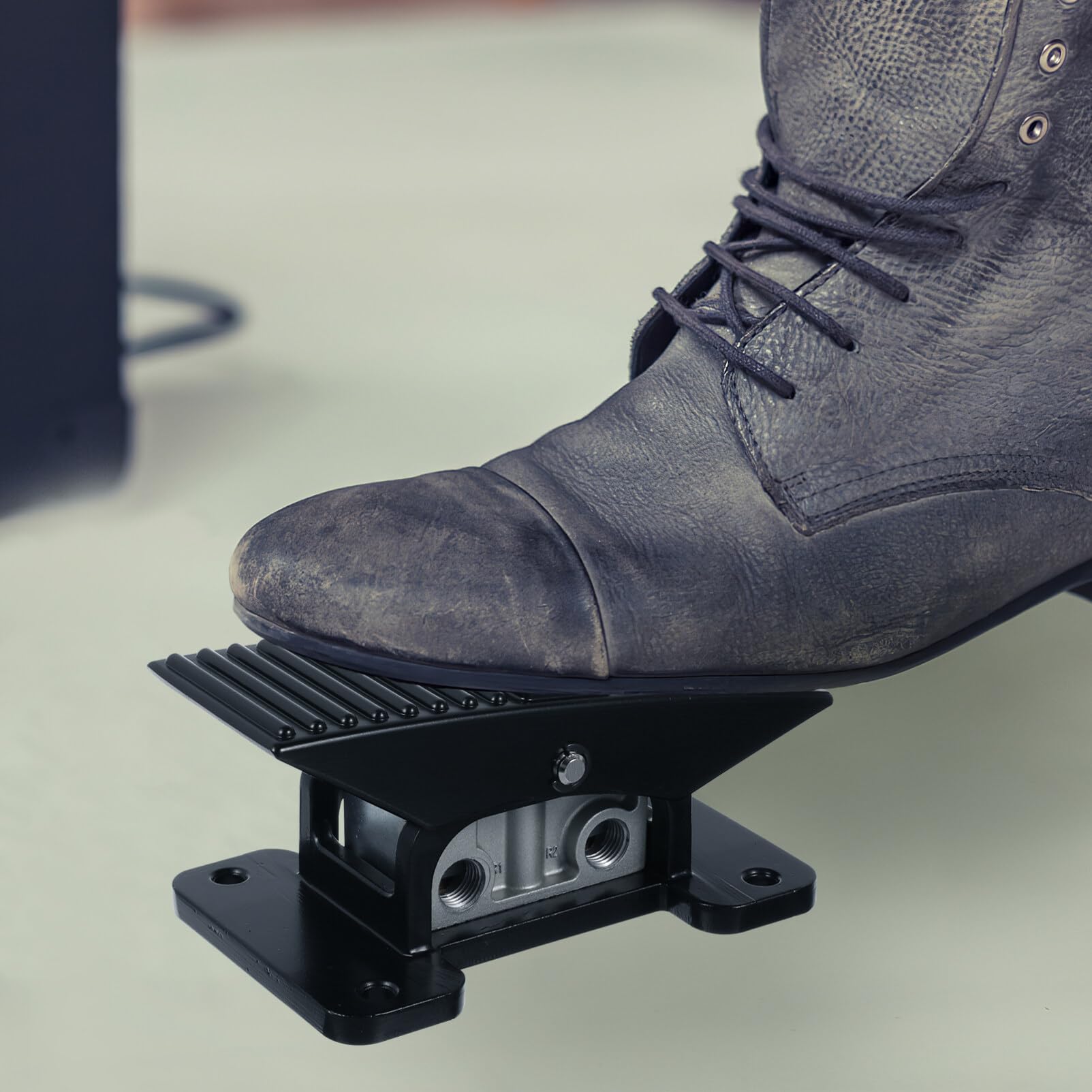 Pneumatic Foot Pedal Valve Rubber Foot Pedal Momentary 5 Way 3 Position Nonslip Pressure Control Foot Air Pedal Valve Foot Valve Industrial & Scientific