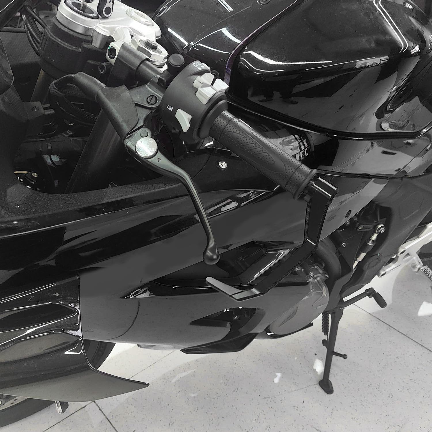 14-22mm Protecteur de guidon de moto en alliage d'aluminium Pour CB750 CBR650R MT-09 MT-07 YZF-R7 Z900 Z650 Ninja 650 675SR-R GSX-R1000R etc, CNC Universel Protections De Levier De Moto (noir)