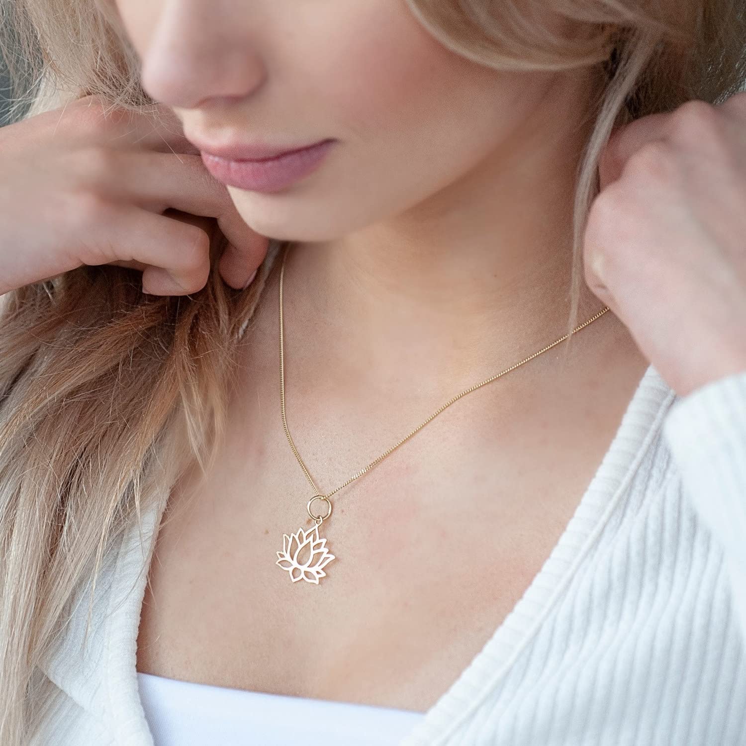 Lotusblüte Schmuck Anhänger Silber 925 Damen vergoldet mit Kette KA-69 | Lotus Kettenanhänger aus vergoldetetem Sterlingsilber incl Schmuck Box von MATERIA by Matthias Wagner