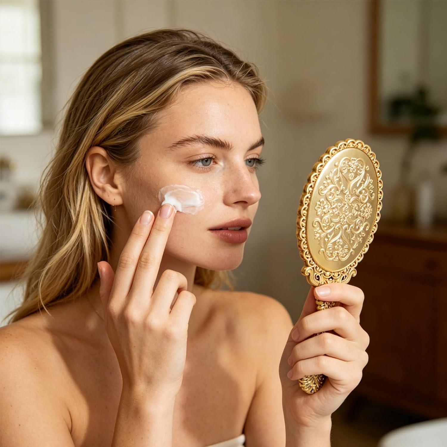 100 Pack Vintage Handheld Mirrors for Makeup, Gold Embossed Floral Portable Princess Mirror, Antique Make Up Mirrors Bulk Set for Women Girls Party Favors Salon Travel Decoration
