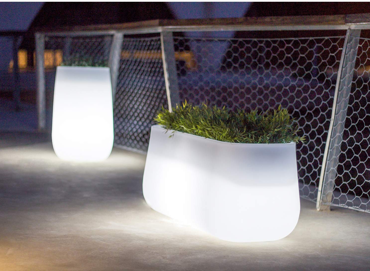 Pot de fleurs lumineux MOOVERE translucide en polyéthylène, léger et résistant, pour plantes et fleurs (Solaire+batterie LED/RGB, High)