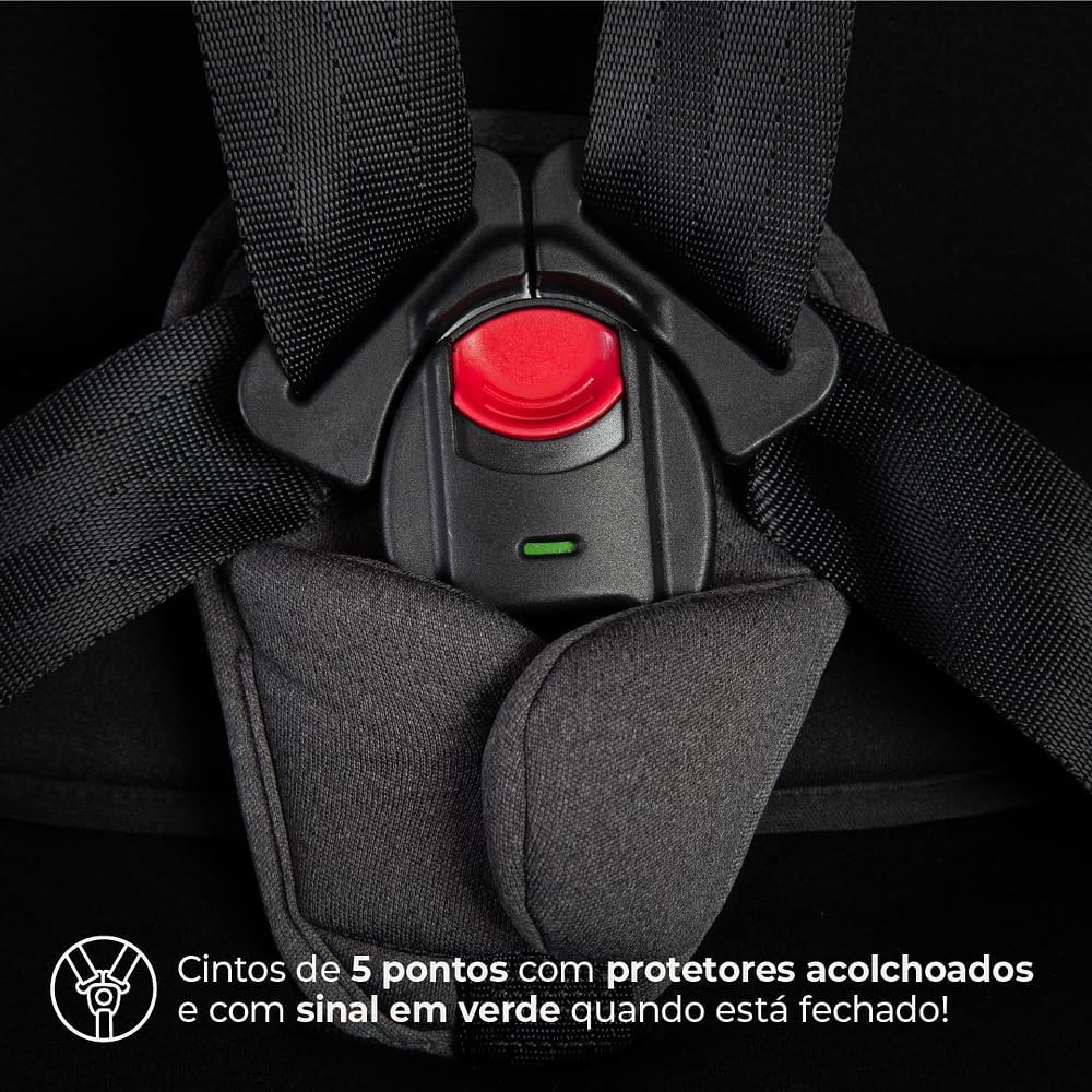 Close-up of the 5-point harness buckle on the Infanti Nonna 360° Car Seat, showing the green indicator when securely fastened.