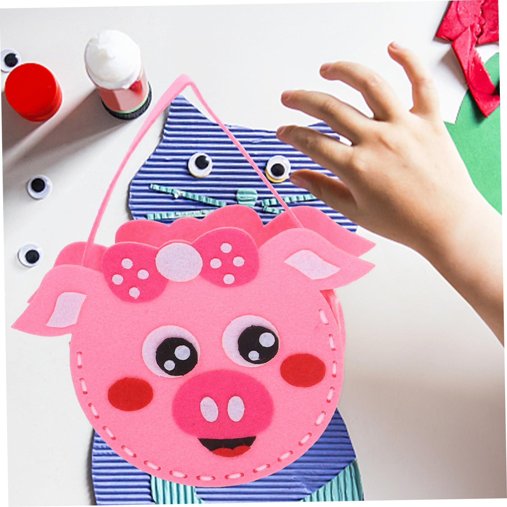 Kit de Bolsas de Fieltro para Bricolaje Infantil 5 Juegos de Material No Tejido que Mejora Habilidades Manuales y Es Adecuado para Aprender a Coser Estilo Aleatorio
