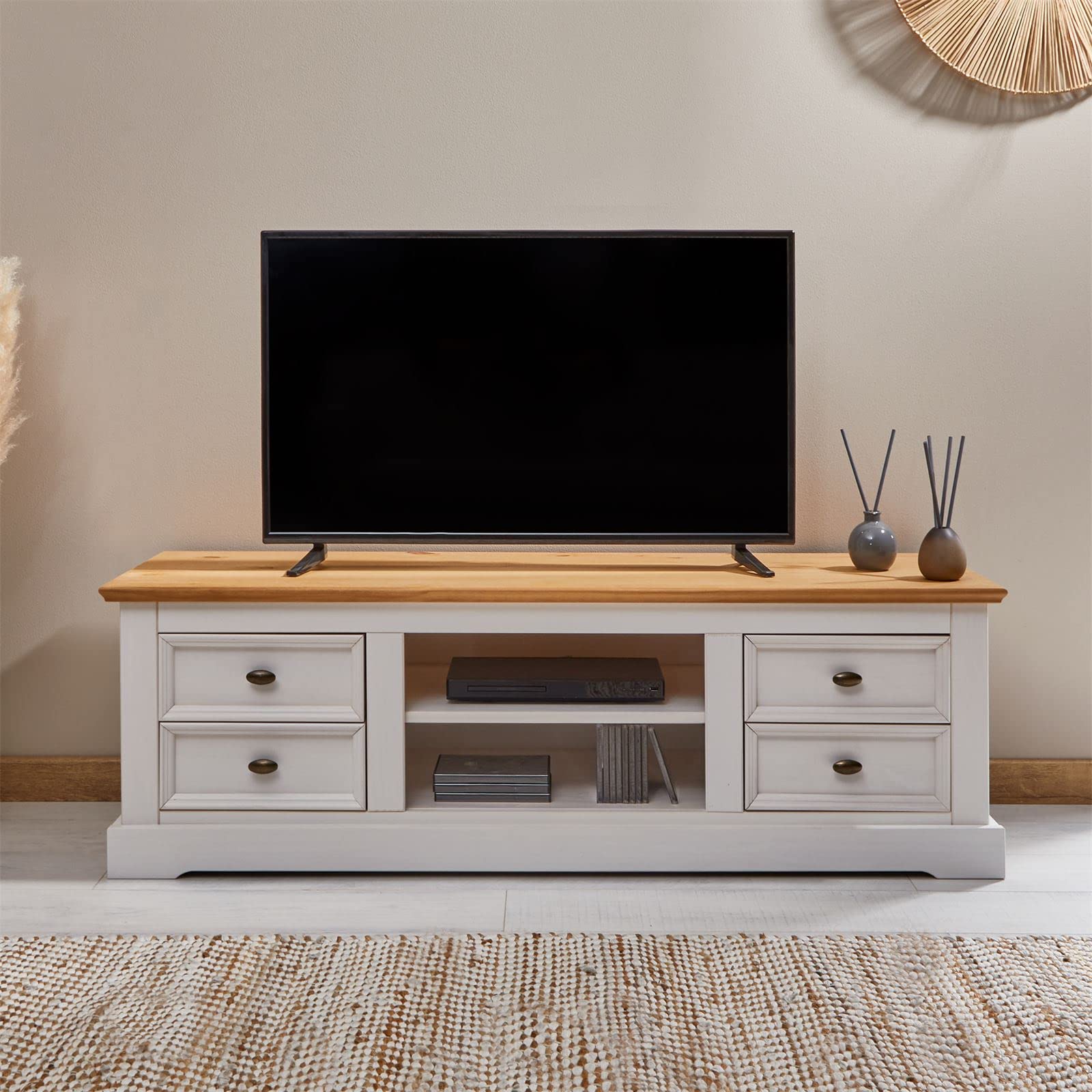 IDIMEX Lowboard Kent für 65" TV in weiß/Eiche Farben aus Massivholz, schöner Fernsehschrank, praktisches HiFi-Möbel mit 4 Schubladen, attraktives TV Sideboard mit Zwei Nischen