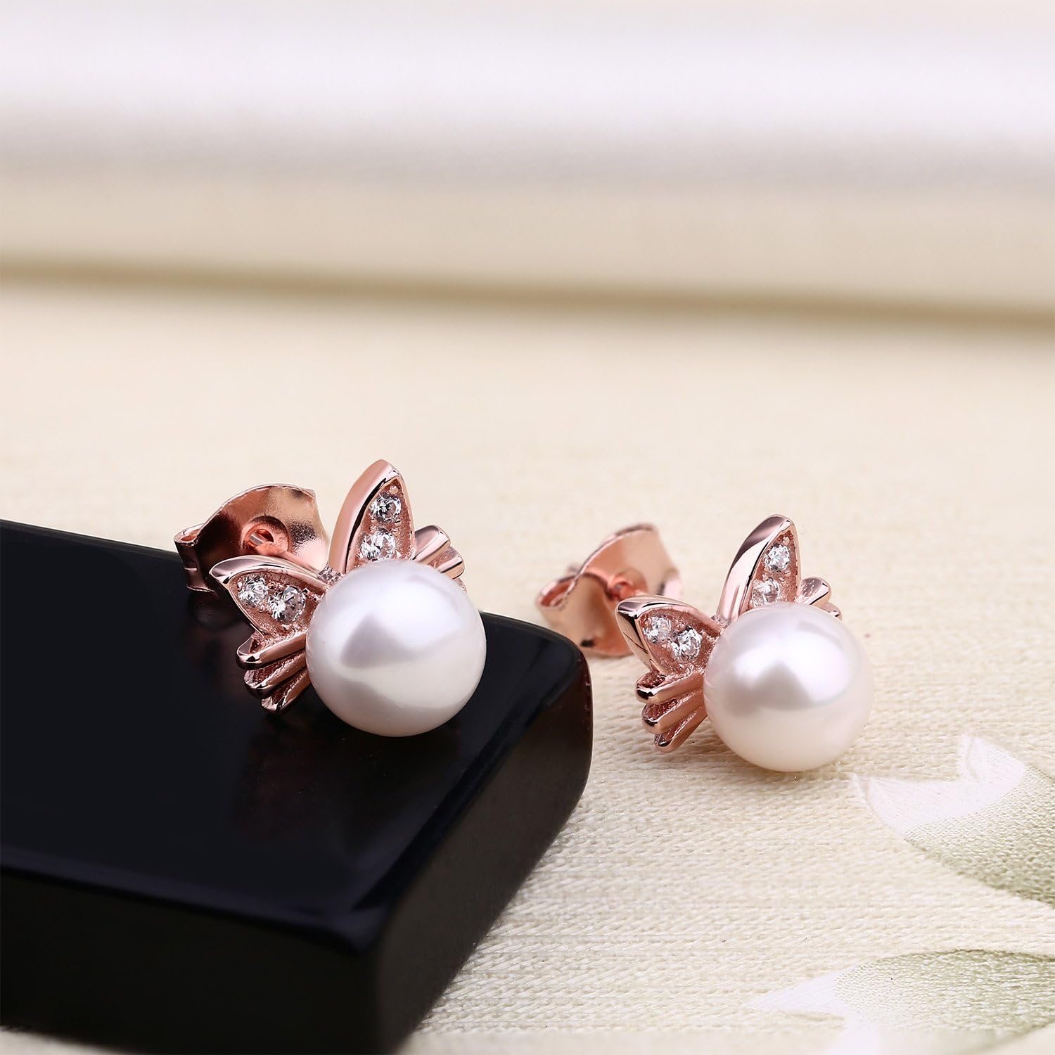 JO WISDOM 925 Sterling Silver Cultured Freshwater Pearls Cat Earrings