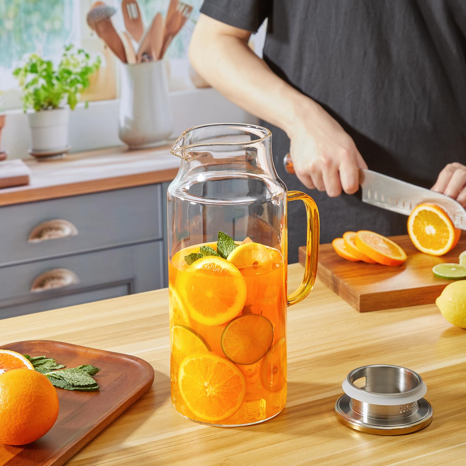 Lot de 2 pichets en verre de 2 litres avec couvercle et bec verseur, carafe à eau en verre pour réfrigérateur, carafe en verre pour eau chaude/froide, grande carafe pour thé glacé, café, jus et