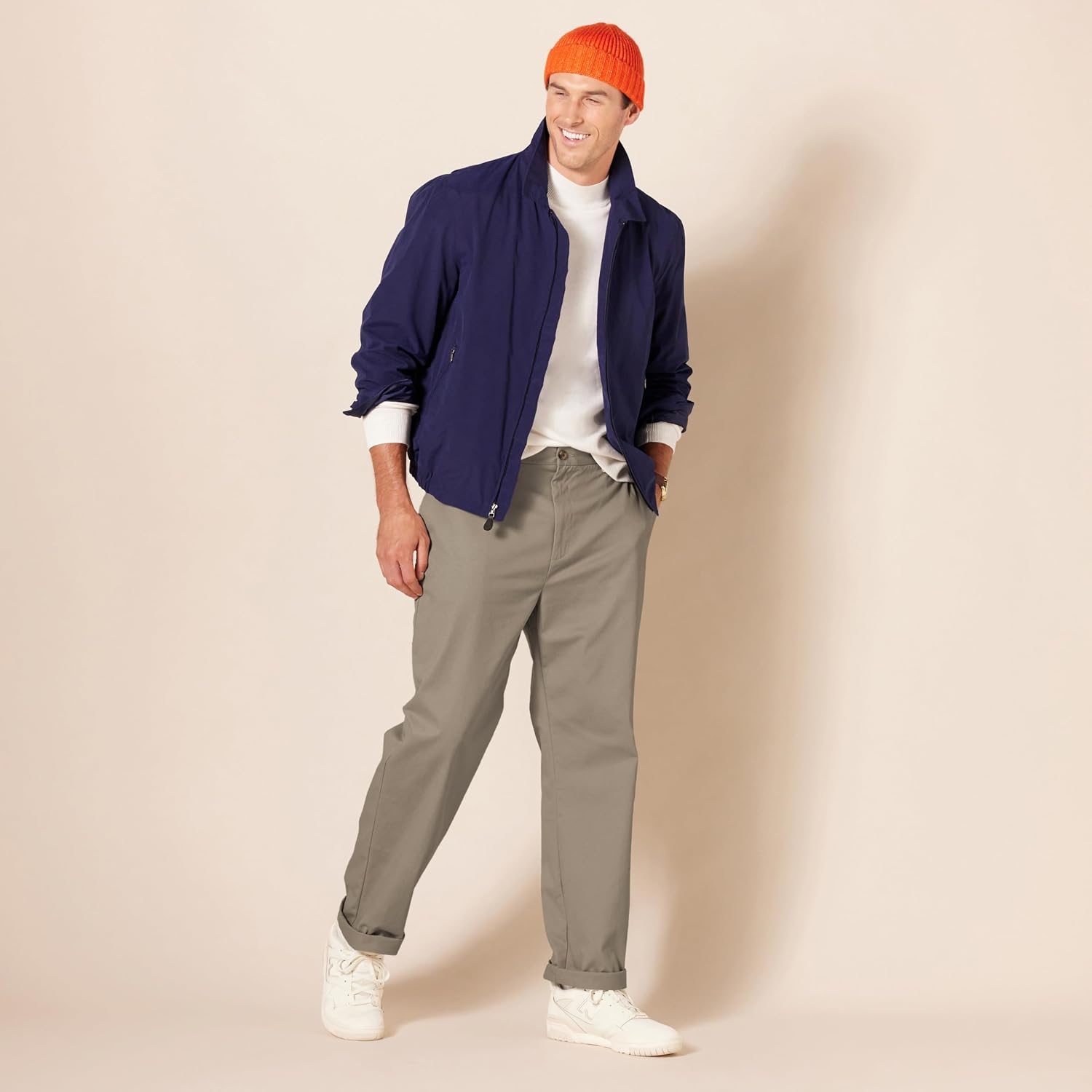 Amazon Essentials Men's Classic-Fit Wrinkle-Resistant Flat-Front Stretch Chino Pant