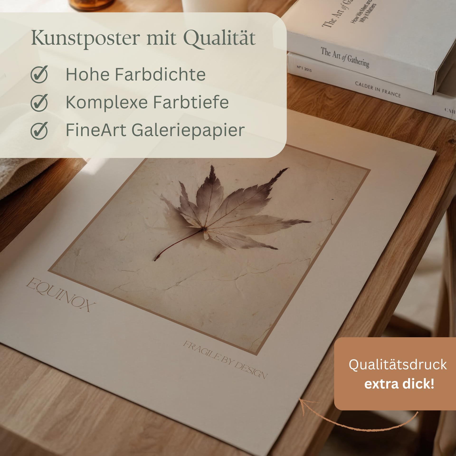 MJ-GRAPHICS® Poster Ahornblatt Beige Textur Kunstdruck Natur Ästhetisch Minimalistisch Wandbild Herbst Deko Wohnzimmer Skandi Design Boho Braun Stillleben – A2 Poster mit Rahmen Holz Braun