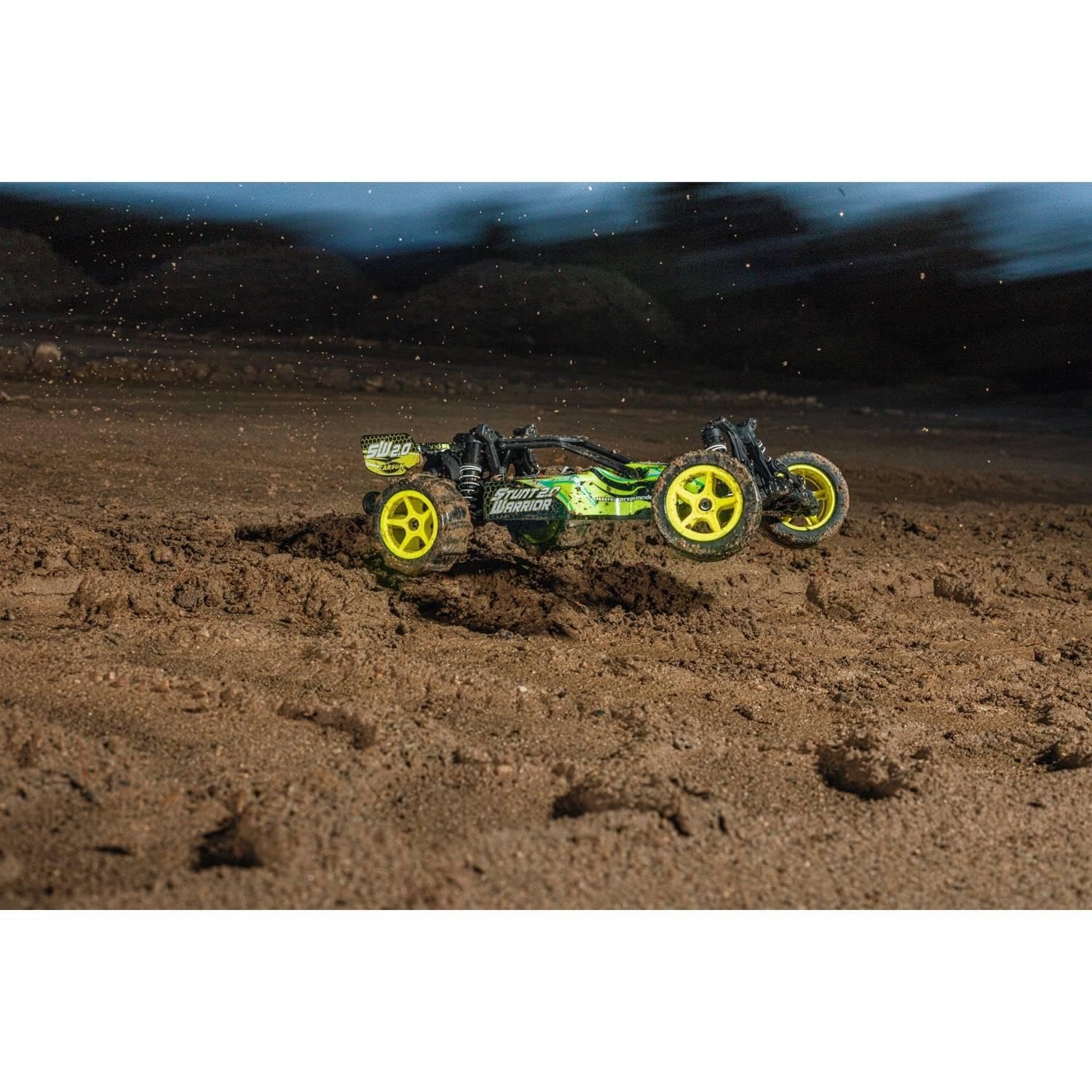 Carson 500404206-1:10 Stunt Warrior 2.0 2.4G 100% RTR - zdalnie sterowany samochód, RC Buggy, w zestawie baterie i pilot zdalnego sterowania, Offroad Buggy, zielony