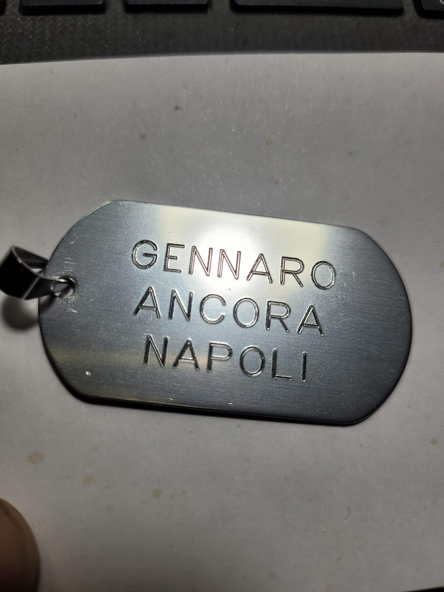 Ciondolo Targa Militare 52x38 mm oriz con Incisione su 4 righi Personalizzato Personalizzabile Gruppo sanguigno, patologia Nome Cognome Love Amore Nascita o Altro,+ Un Portachiavi CORNI