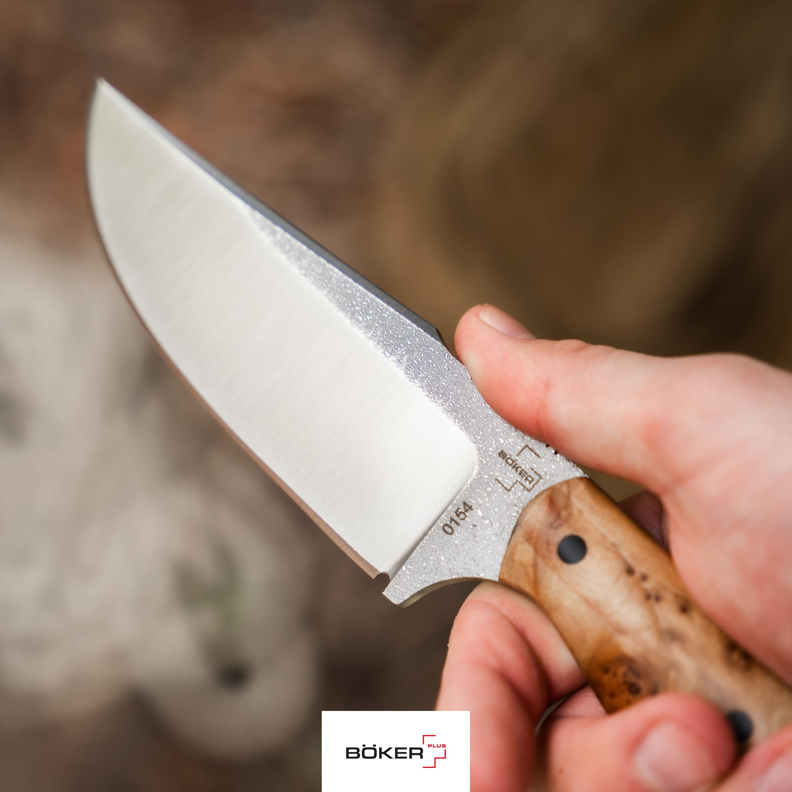 BÖKER PLUS® Overnighter - Bushcraft-Messer feststehend mit Holz-Griff - EDC Fulltang Jagdmesser mit 11,7 cm Clippoint Klinge - Outdoormesser mit Leder-Scheide - Pfadfinder Fahrtenmesser 42a konform