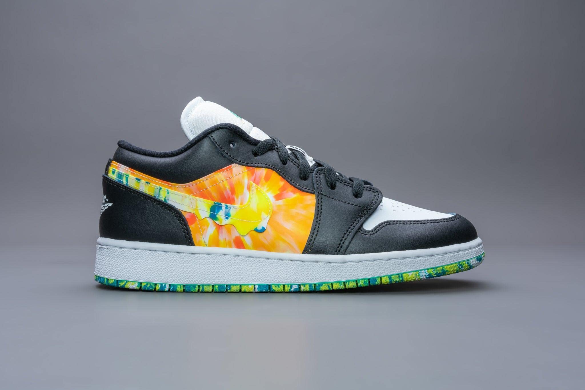 Jordan Girl's Air Jordan 1 Low SE (Big Kid) Black/White/Team Orange/Kumquat 6.5 Big Kid M