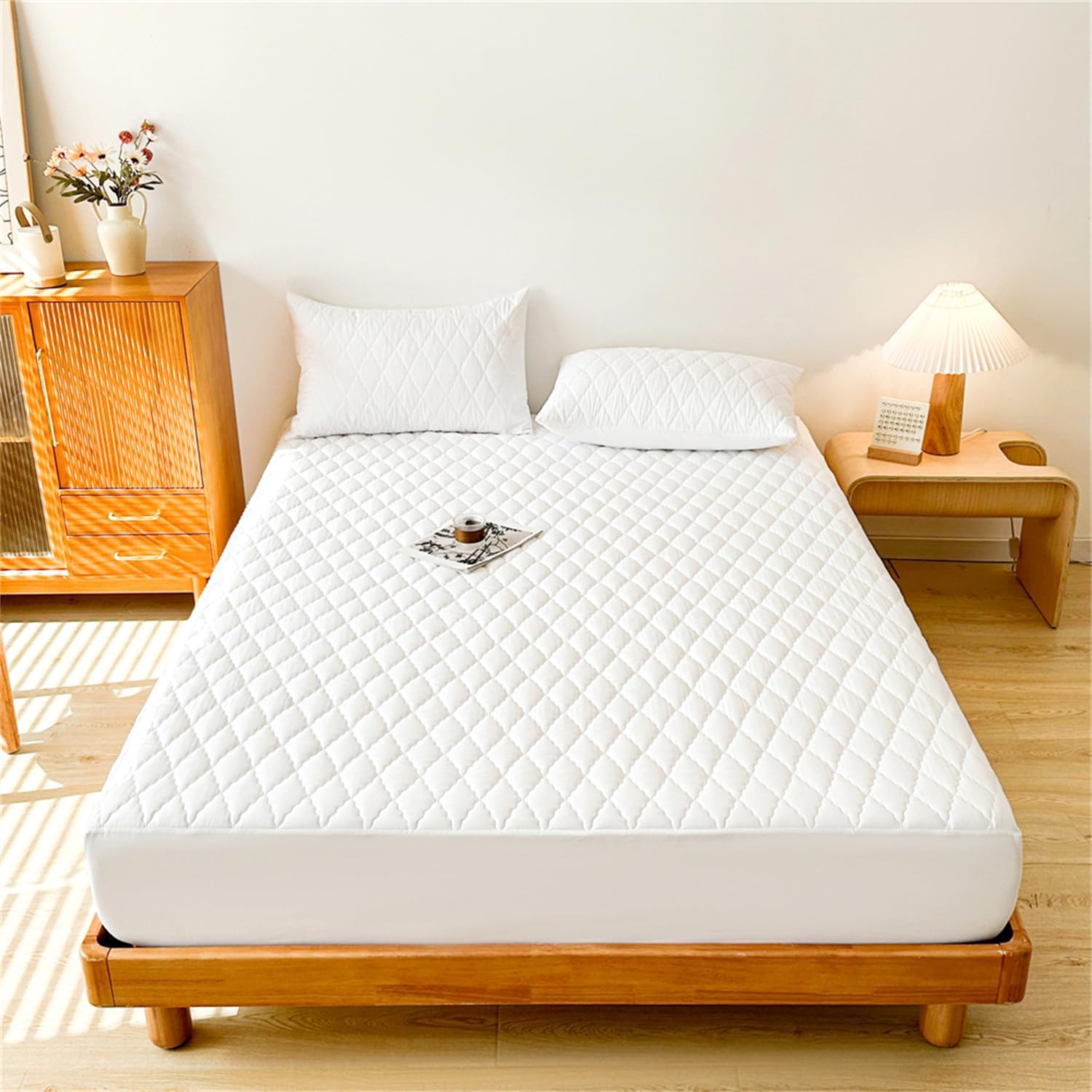 Waterproof Mattress Protector, Soft & Breathable Queen Mattress Cover Stretches up to 11" Deep for Kids Teenager Bedroom, College Dorm, Washable Noiseless (White,Queen)