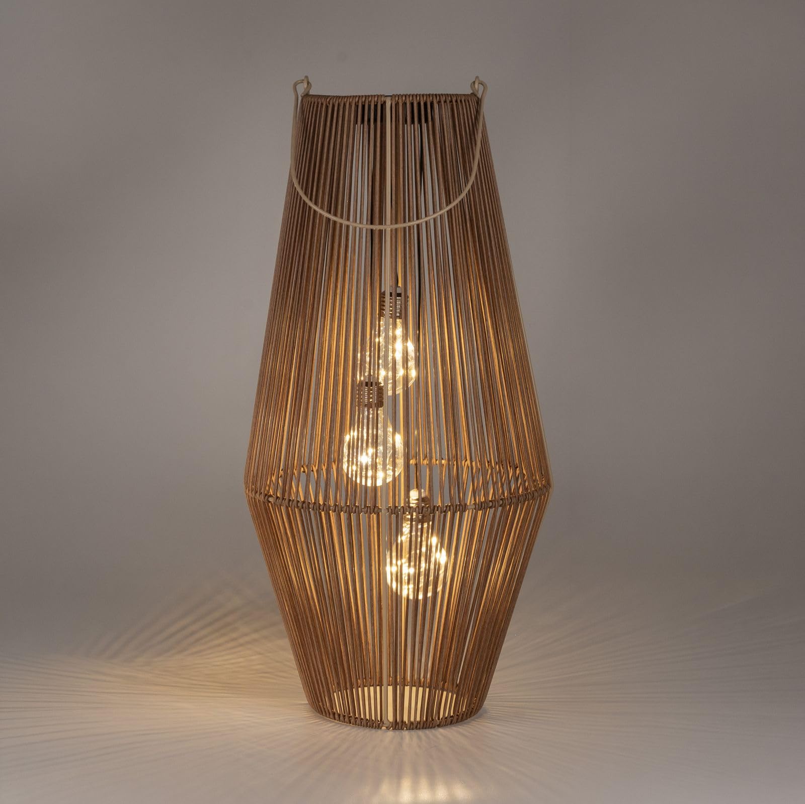 formano Solarlaterne Außen Garten Rattan Look Laterne 3 LED Birnen 55 cm Solarleuchte mit Dämmerungssensor, IP44 wetterfest, dekorative Solarlampe für Balkon Terrasse Outdoor Beleuchtung