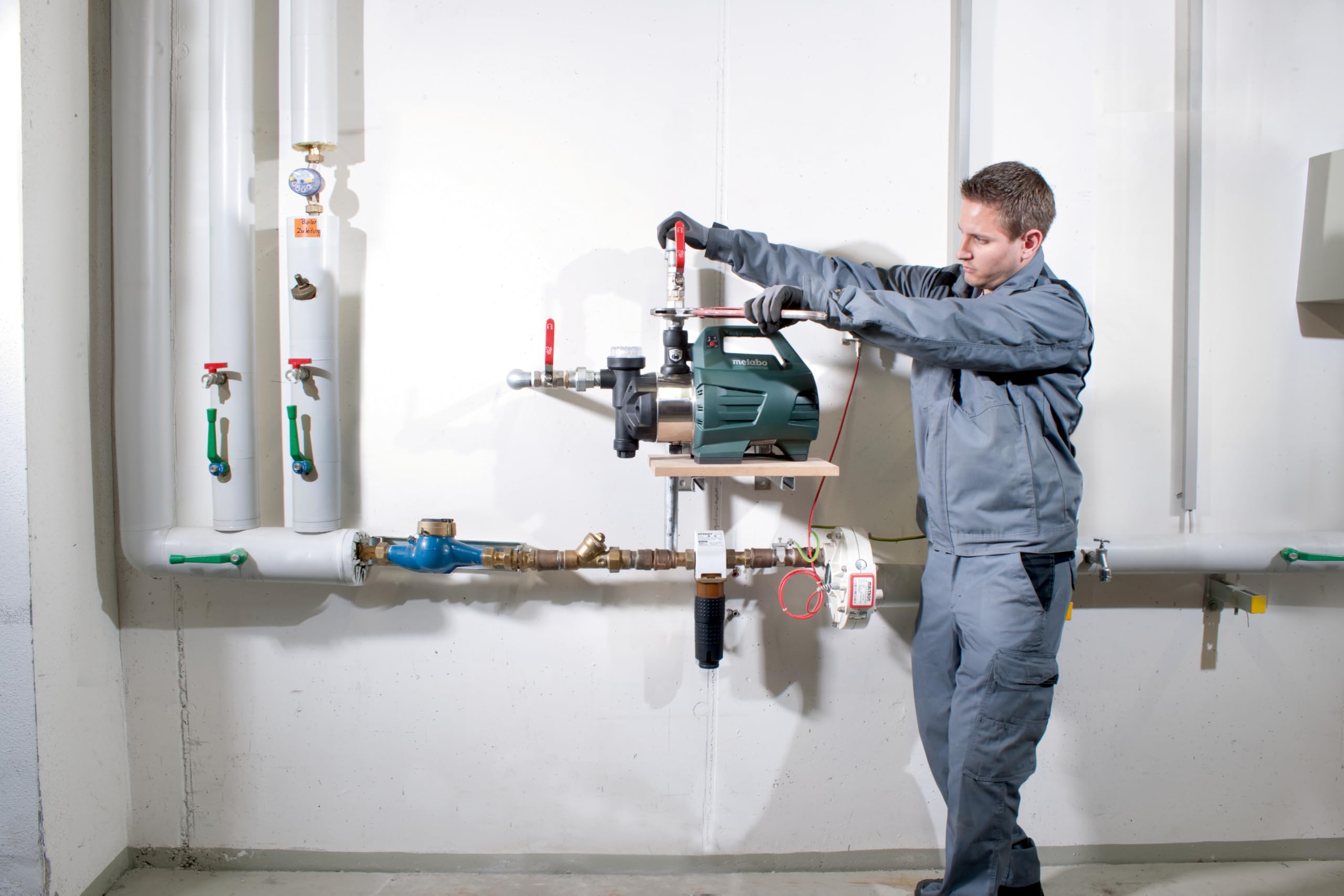 metabo Hauswasserautomat HWAI 4500 Inox, Elektrische Wasserpumpe, 1300 Watt | HWA Hauswasserversorgungspumpe für Garten und Haus, 4,8 bar, 4500 l/h, Inox-Gehäuse, Inkl. Filterschlüssel und Dichtband