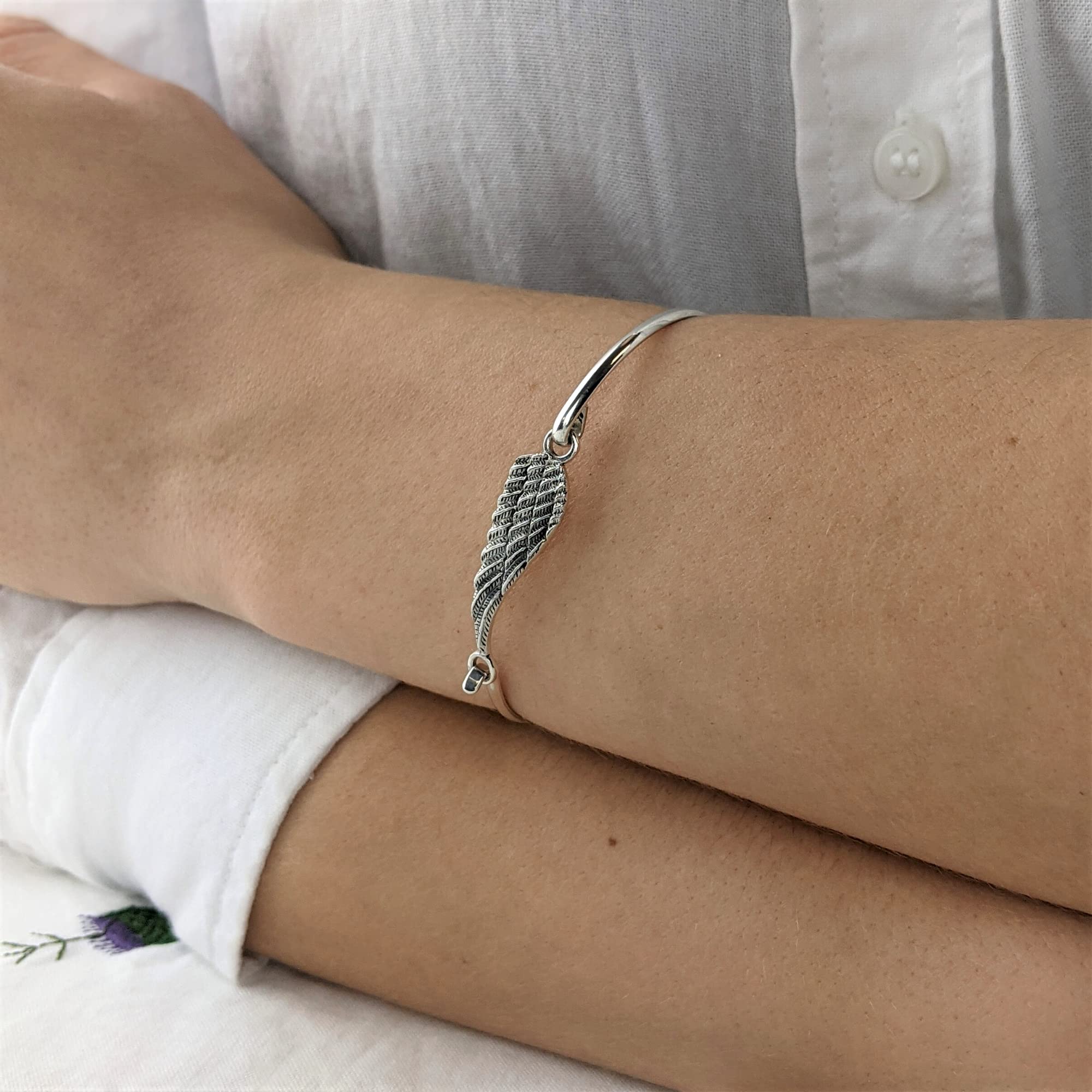 Silverly Brazalete Alas Ángel Plata de Ley 925 Cierre Gancho | Pulsera Apilable Plumas Plata Maciza | Joyas Celestiales Mujer | Regalo Novia | Regalos Novia | Pulseras Amistad
