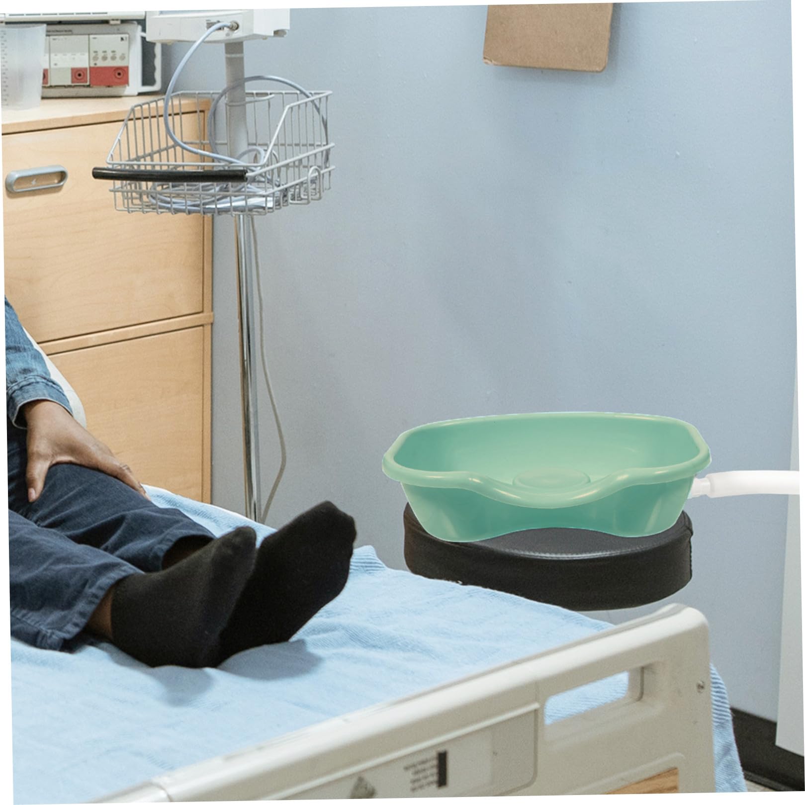 Ergonomisches Haarwaschbecken mit Glatter Oberfläche aus Kunststoff und Gebogenem Rand für Bequemes Haarewaschen im Bett für Senioren und Pflegebedürftige