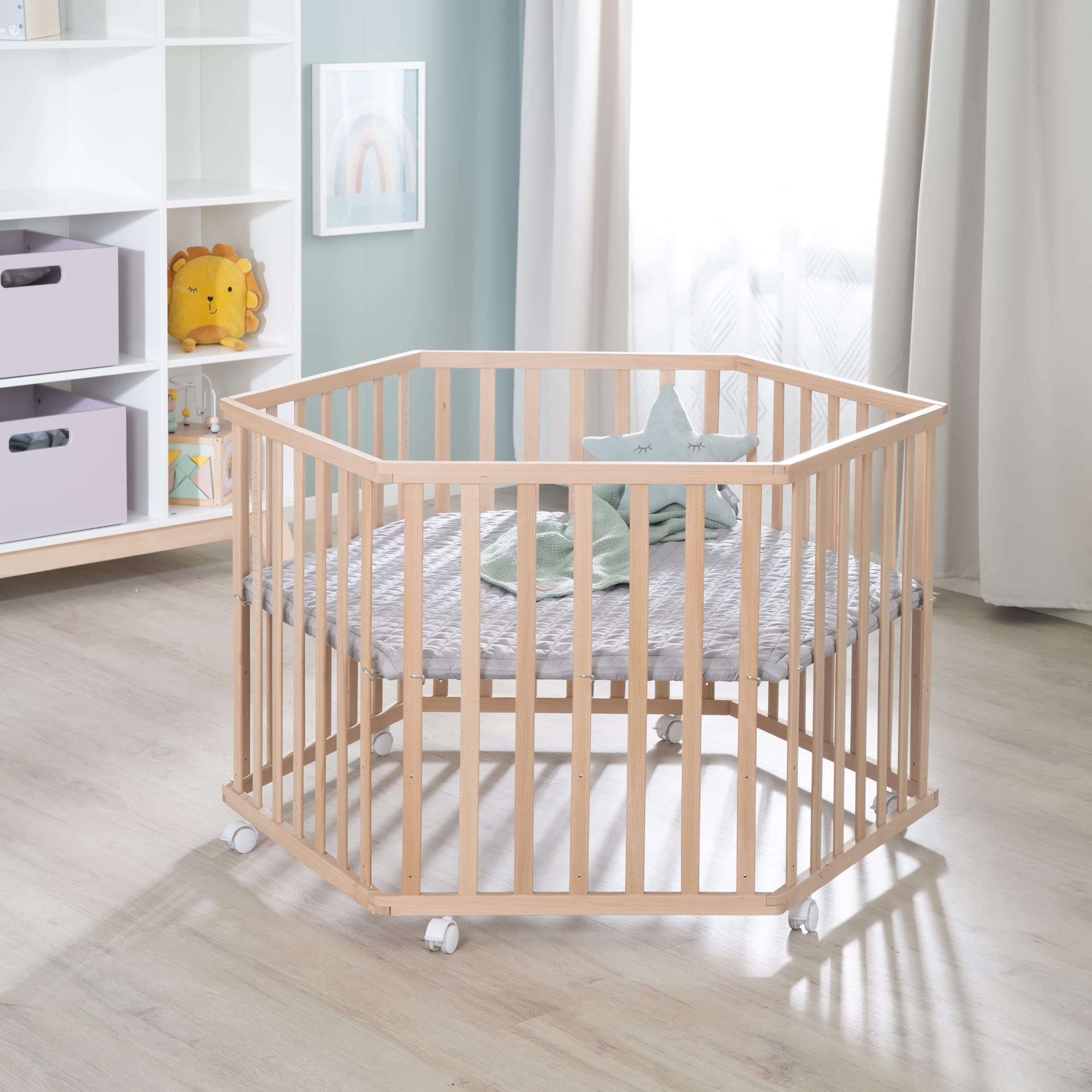 roba Parc Bébé Hexagonal en Bois Massif Bio Cosplay + Tapis de Parc roba Style Gris - Hauteur Ajustable sur 3 Niveaux - Roulettes avec Freins - Finition Naturelle