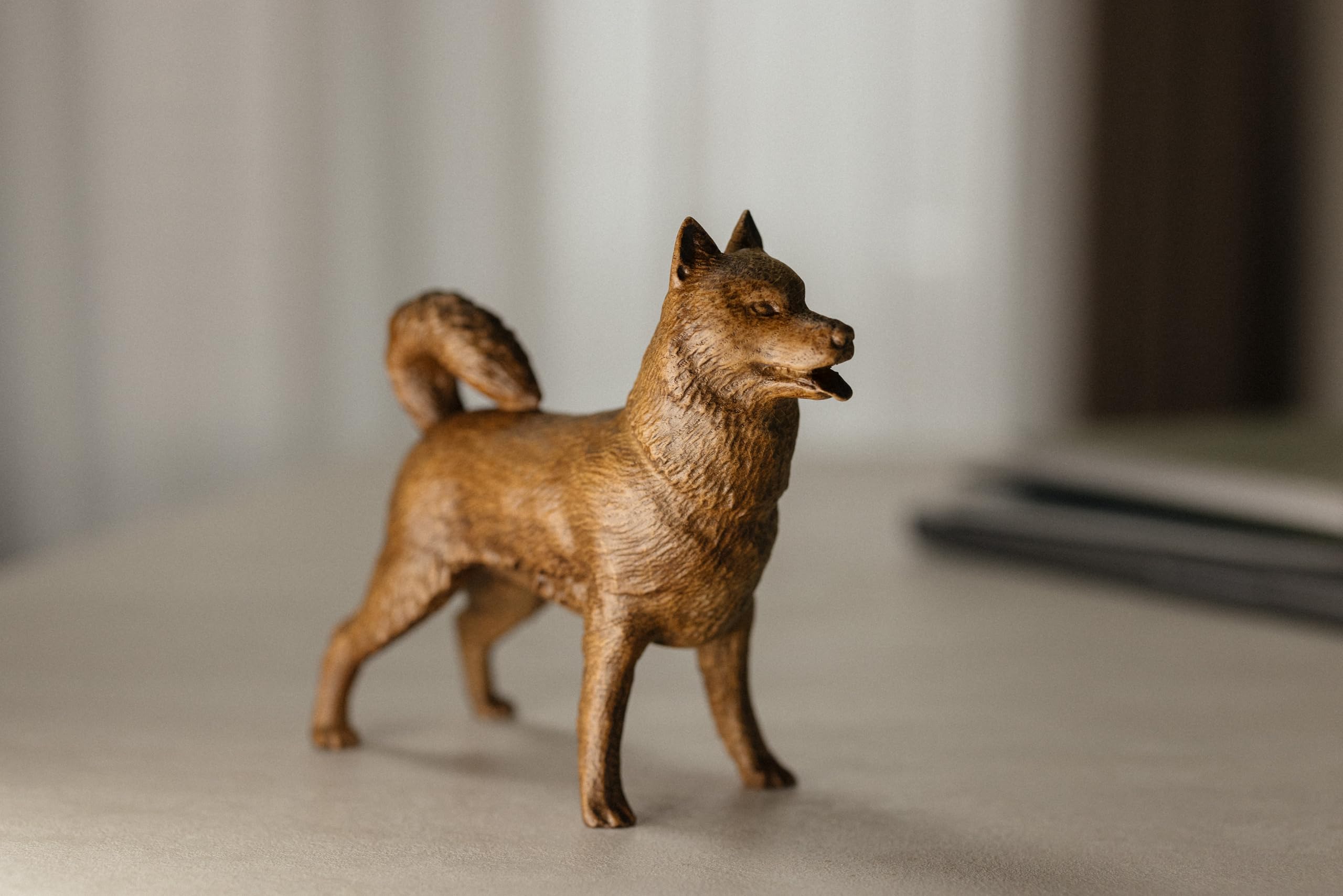 5.91" Husky Wooden Figurine – Decorative Dog Sculpture, Handcrafted Dog Statue, Premium Home Décor Accent, Unique Collectible Gift for Dog Lovers and Enthusiasts