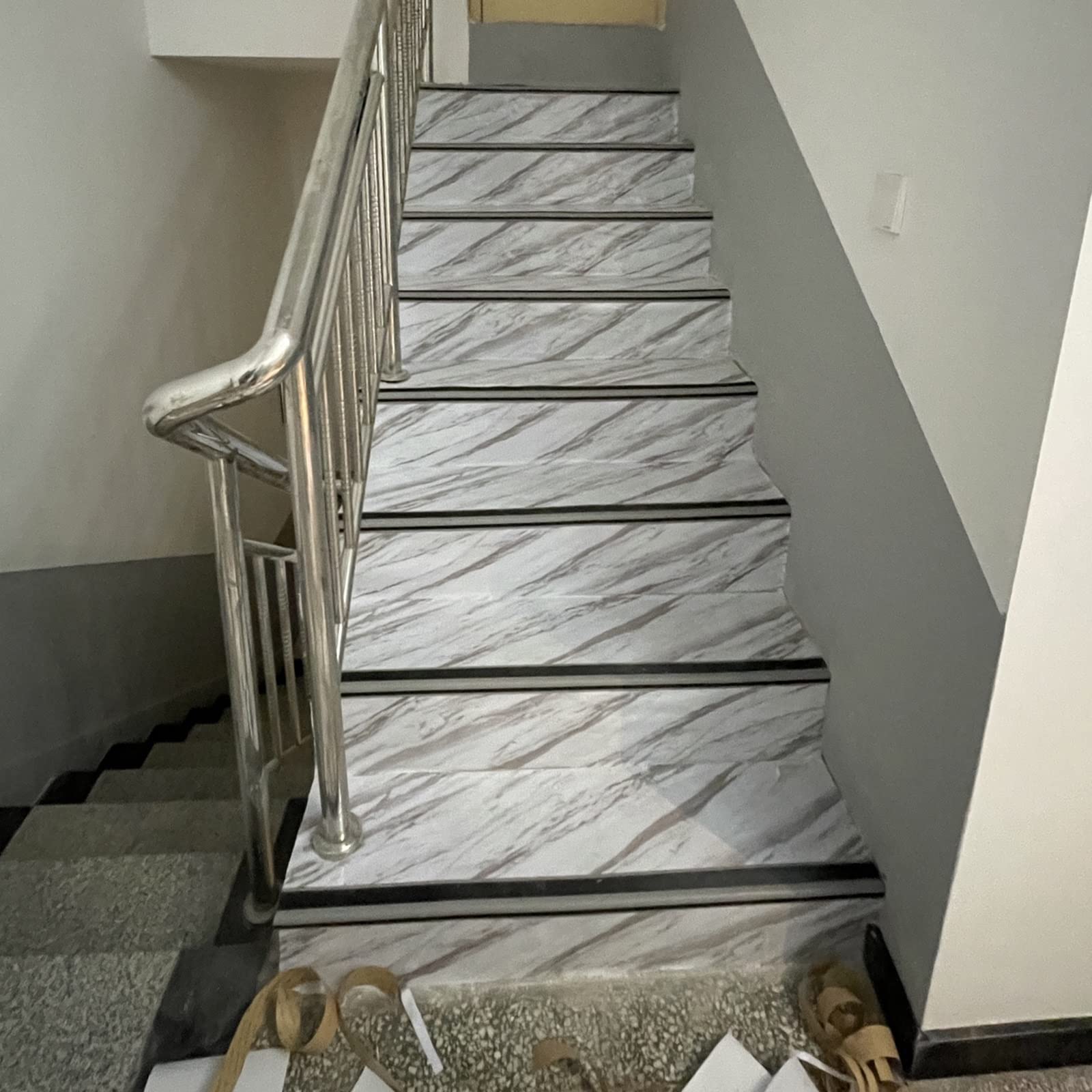 Listwa narożna schodowa, listwa schodowa, antypoślizgowa, listwa schodowa, listwa przejściowa z wykładziny dywanowej na płytki, solidne paski samoprzylepne, redukcja progu schodowego