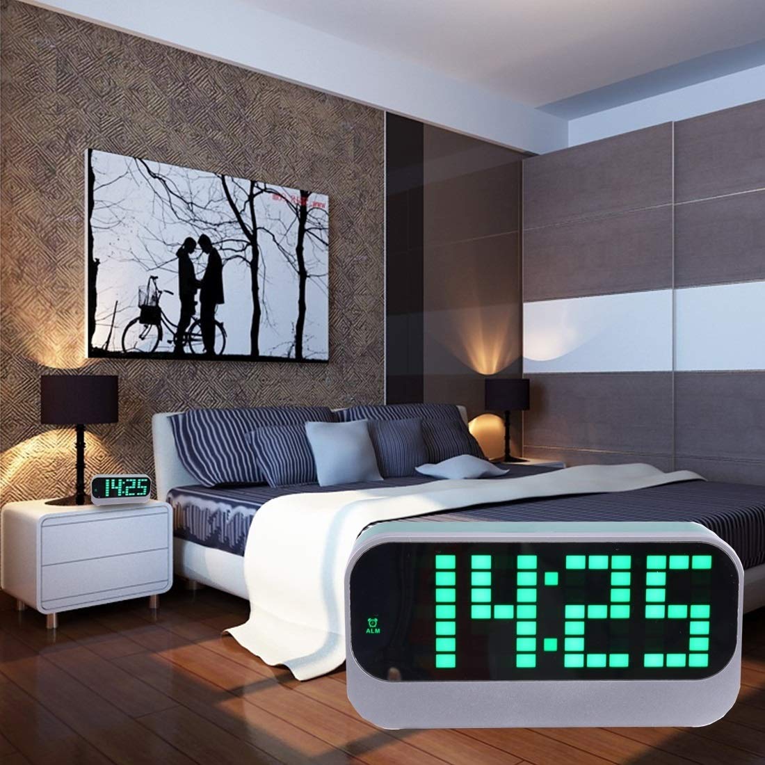Mini horloge numérique avec affichage de la température et de l'humidité – Horloge de bureau LED portable, petite réveil mince  15